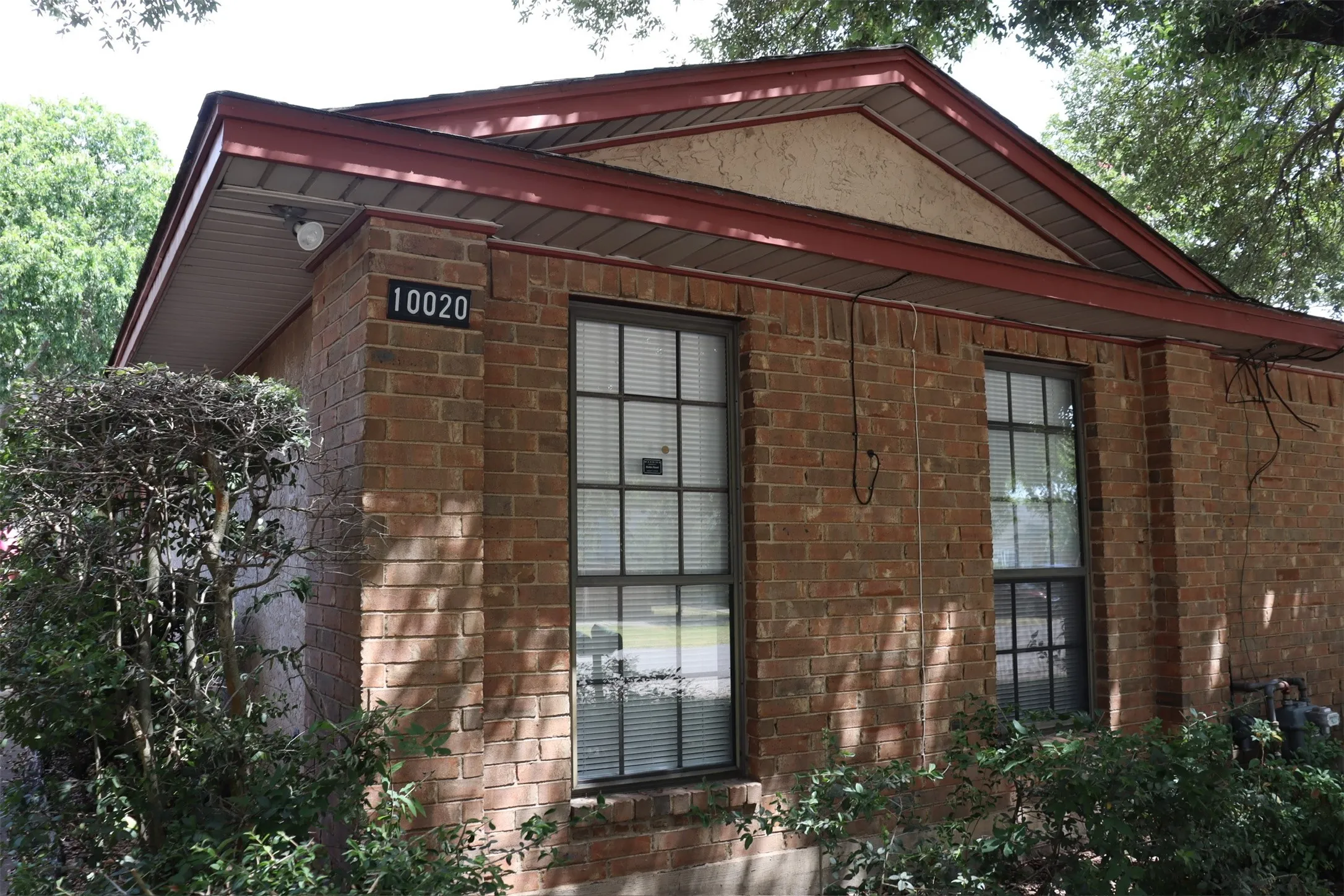 Duplex For Rent in Dallas County , 10020 Redondo Drive, Dallas, Texas 75218, 2 Bedroom, 2 Bathroom, 1 Garage spaces, 1,036 Sqft, built in 1984, mls#21314351, Real Estate Agent in Dallas, Homes For Rent in Dallas county, Homes For Rent in Dallas, Realtor in Dallas Texas, Real Estate Brokerage Independent Realty Texas, Luminita Cordes Realtor