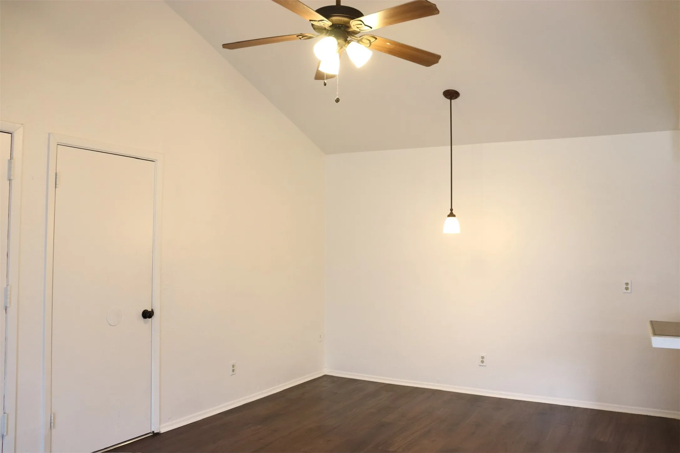 Duplex For Rent in Dallas County , 10020 Redondo Drive, Dallas, Texas 75218, 2 Bedroom, 2 Bathroom, 1 Garage spaces, 1,036 Sqft, built in 1984, mls#21314351, Real Estate Agent in Dallas, Homes For Rent in Dallas county, Homes For Rent in Dallas, Realtor in Dallas Texas, Real Estate Brokerage Independent Realty Texas, Luminita Cordes Realtor