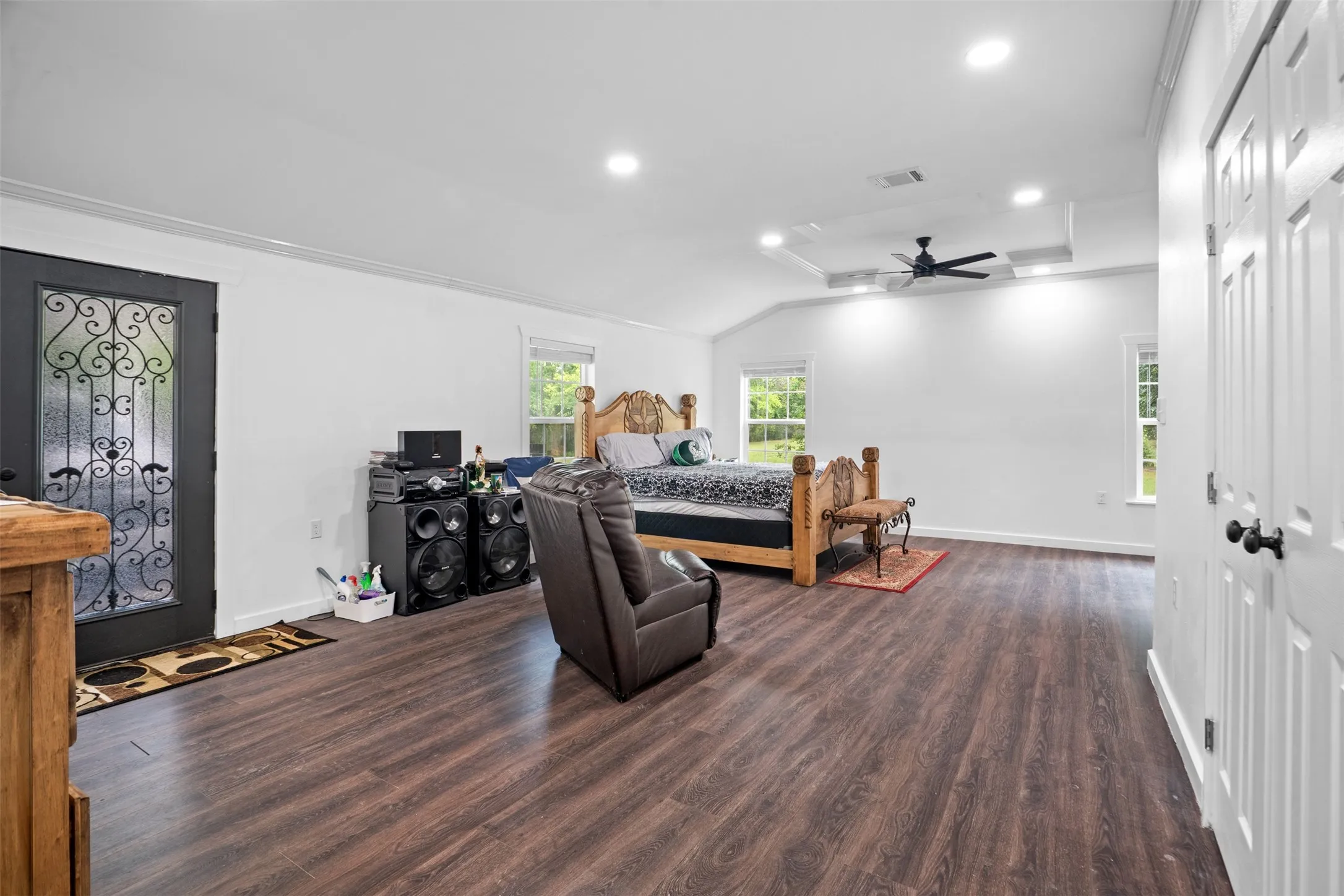 Single Family Residence For Sale in Dallas County , 1112 W Pleasant Run Road, De Soto, Texas 75115, 4 Bedroom, 4 Bathroom, Garage spaces, 2,495 Sqft, built in 1972, mls#21314573, Real Estate Agent in De Soto, Homes For Sale in Dallas county, Homes For Sale in De Soto, Realtor in De Soto Texas, Real Estate Brokerage Independent Realty Texas, Luminita Cordes Realtor