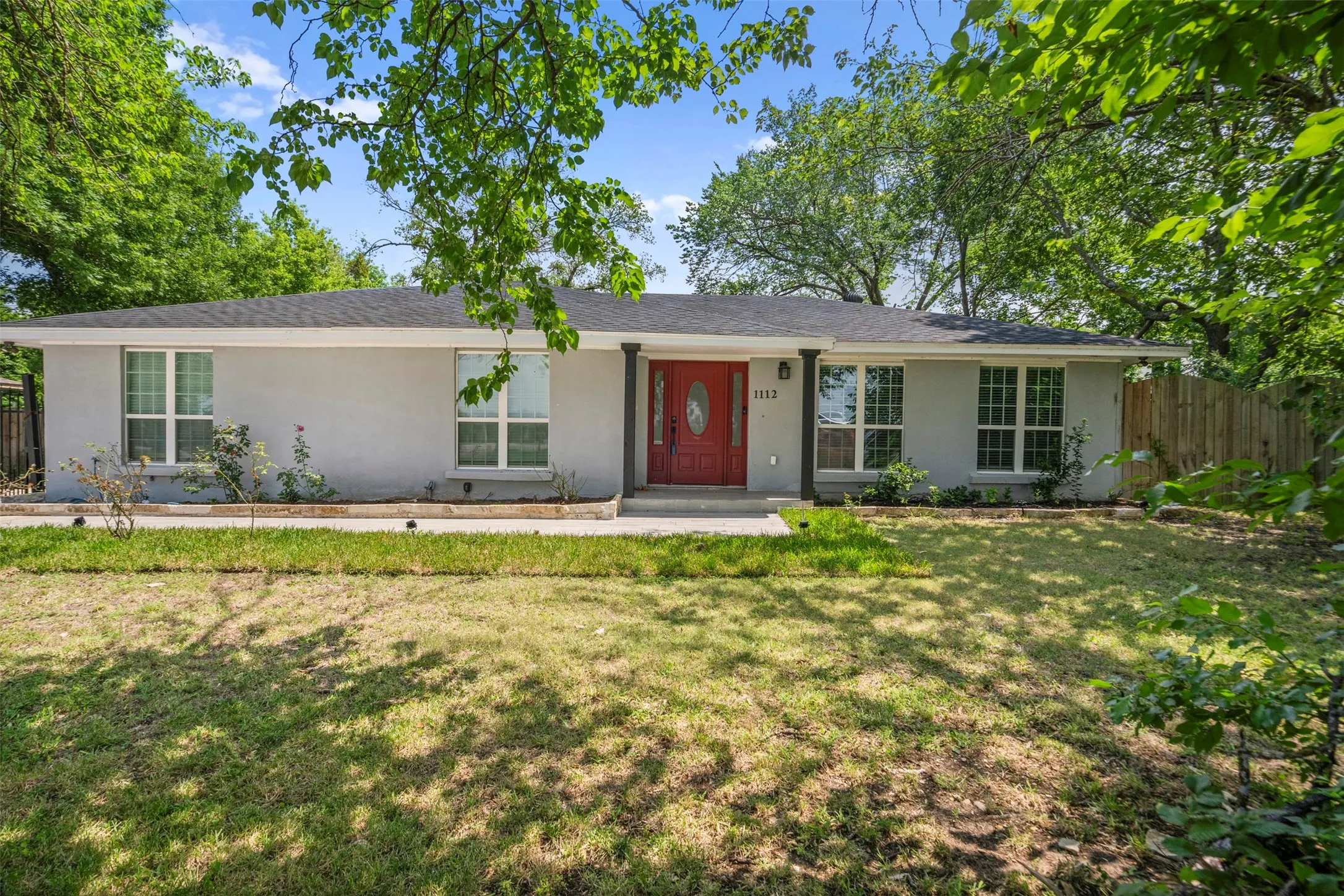 Single Family Residence For Sale in Dallas County , 1112 W Pleasant Run Road, De Soto, Texas 75115, 4 Bedroom, 4 Bathroom, Garage spaces, 2,495 Sqft, built in 1972, mls#21314573, Real Estate Agent in De Soto, Homes For Sale in Dallas county, Homes For Sale in De Soto, Realtor in De Soto Texas, Real Estate Brokerage Independent Realty Texas, Luminita Cordes Realtor