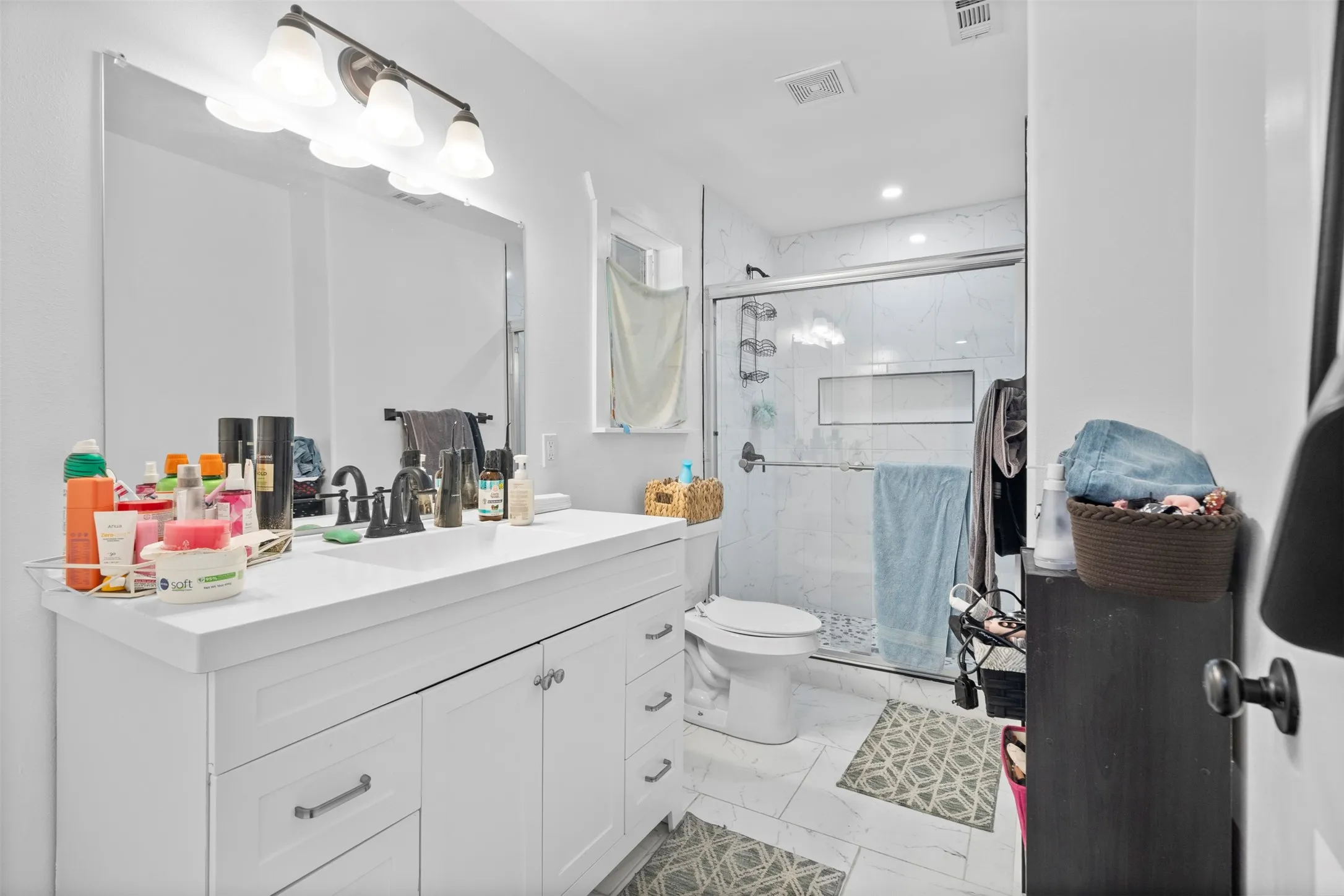 Single Family Residence For Sale in Dallas County , 1112 W Pleasant Run Road, De Soto, Texas 75115, 4 Bedroom, 4 Bathroom, Garage spaces, 2,495 Sqft, built in 1972, mls#21314573, Real Estate Agent in De Soto, Homes For Sale in Dallas county, Homes For Sale in De Soto, Realtor in De Soto Texas, Real Estate Brokerage Independent Realty Texas, Luminita Cordes Realtor