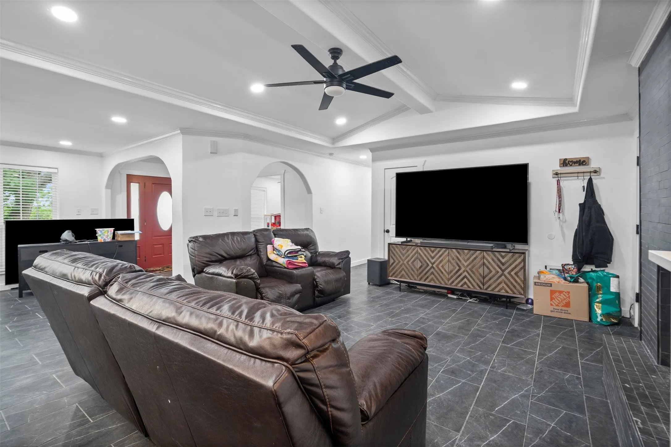 Single Family Residence For Sale in Dallas County , 1112 W Pleasant Run Road, De Soto, Texas 75115, 4 Bedroom, 4 Bathroom, Garage spaces, 2,495 Sqft, built in 1972, mls#21314573, Real Estate Agent in De Soto, Homes For Sale in Dallas county, Homes For Sale in De Soto, Realtor in De Soto Texas, Real Estate Brokerage Independent Realty Texas, Luminita Cordes Realtor