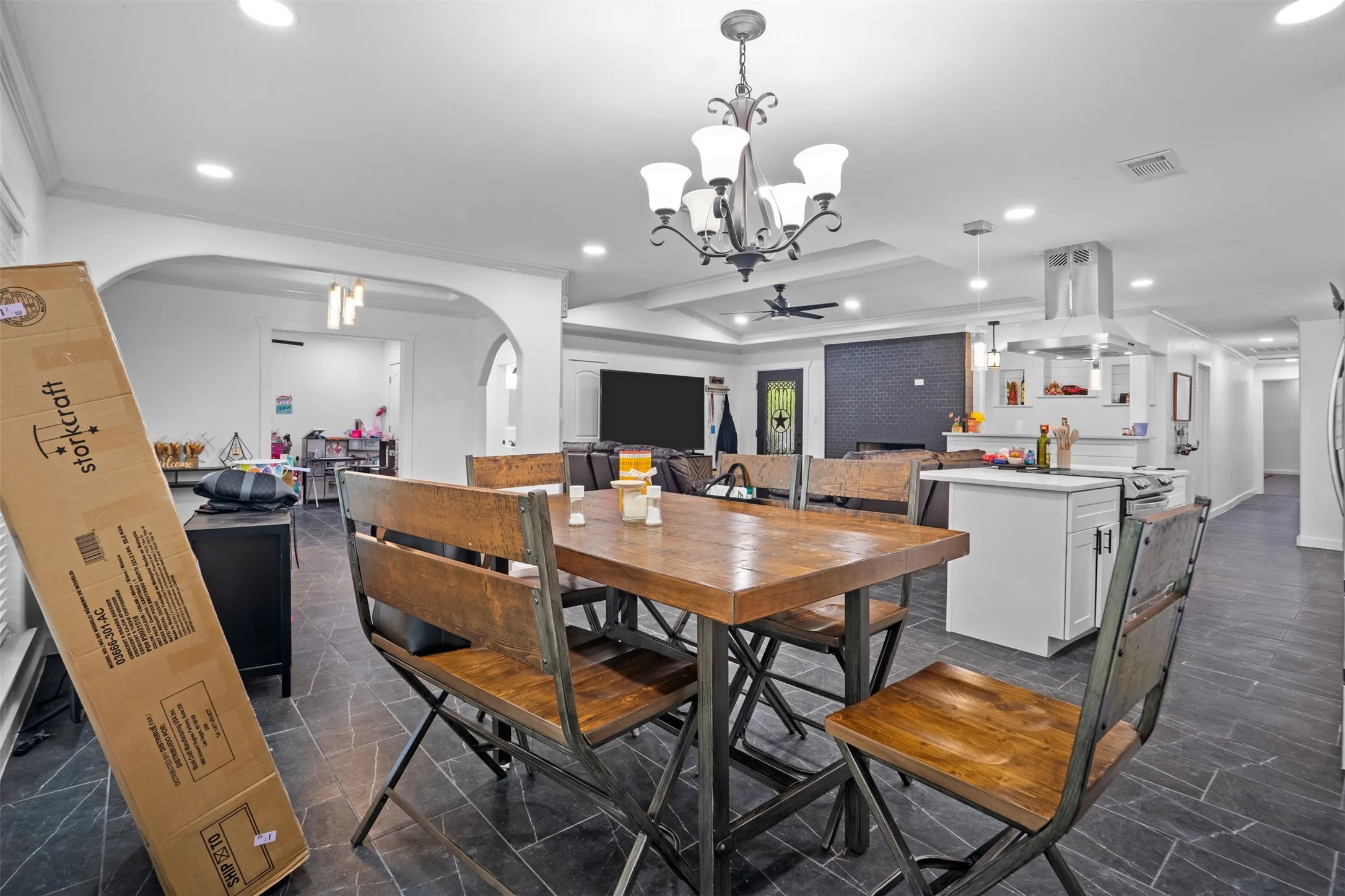 Single Family Residence For Sale in Dallas County , 1112 W Pleasant Run Road, De Soto, Texas 75115, 4 Bedroom, 4 Bathroom, Garage spaces, 2,495 Sqft, built in 1972, mls#21314573, Real Estate Agent in De Soto, Homes For Sale in Dallas county, Homes For Sale in De Soto, Realtor in De Soto Texas, Real Estate Brokerage Independent Realty Texas, Luminita Cordes Realtor