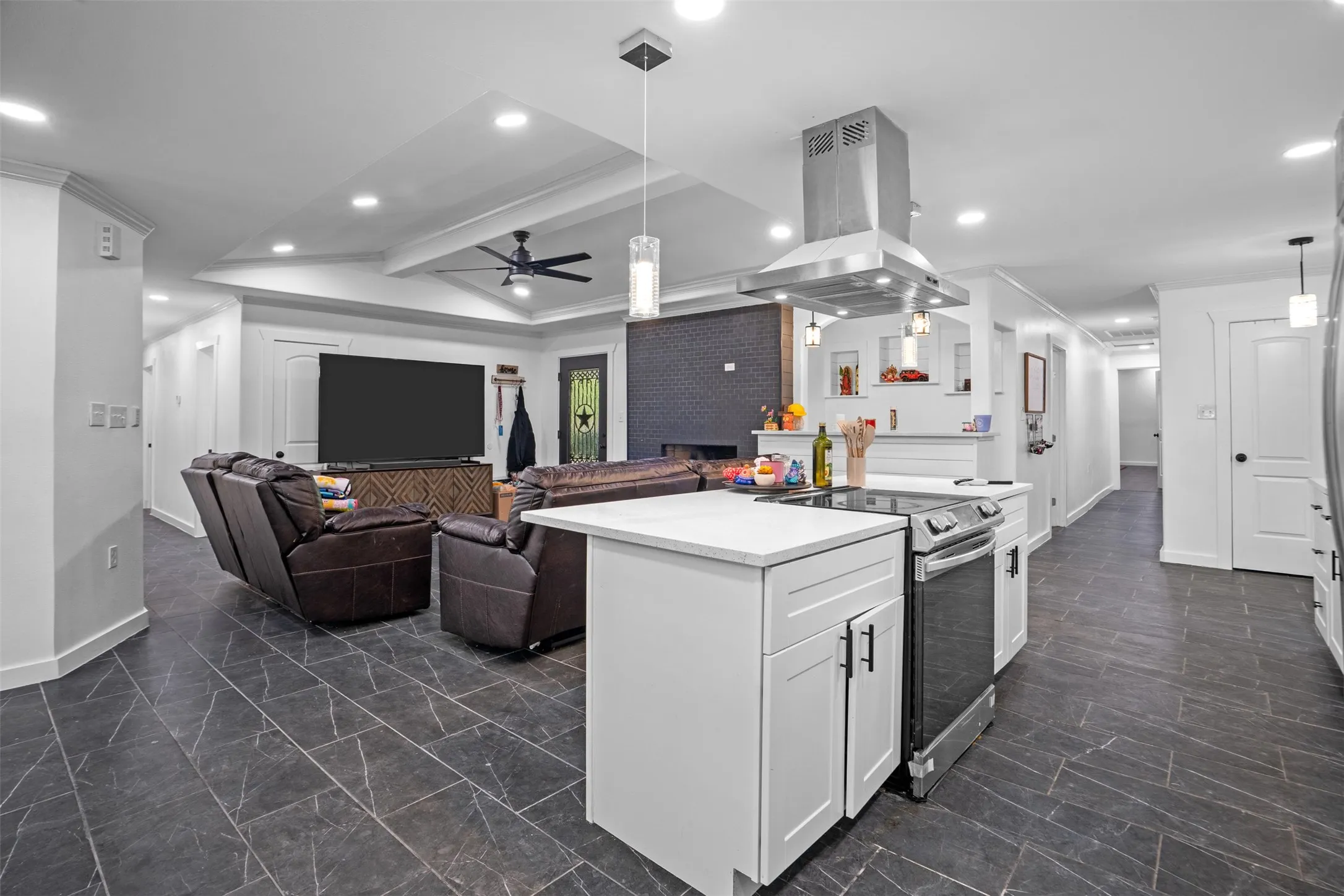 Single Family Residence For Sale in Dallas County , 1112 W Pleasant Run Road, De Soto, Texas 75115, 4 Bedroom, 4 Bathroom, Garage spaces, 2,495 Sqft, built in 1972, mls#21314573, Real Estate Agent in De Soto, Homes For Sale in Dallas county, Homes For Sale in De Soto, Realtor in De Soto Texas, Real Estate Brokerage Independent Realty Texas, Luminita Cordes Realtor
