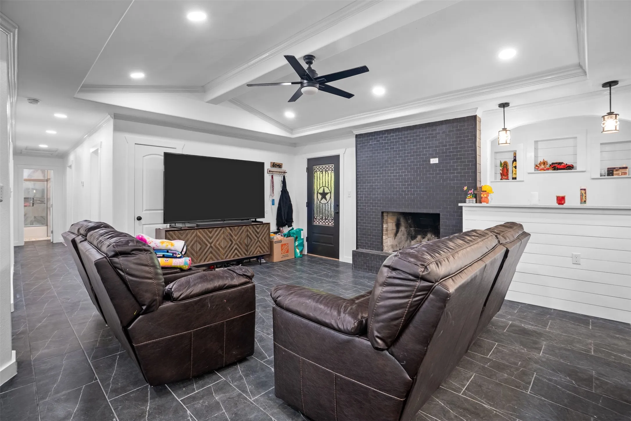 Single Family Residence For Sale in Dallas County , 1112 W Pleasant Run Road, De Soto, Texas 75115, 4 Bedroom, 4 Bathroom, Garage spaces, 2,495 Sqft, built in 1972, mls#21314573, Real Estate Agent in De Soto, Homes For Sale in Dallas county, Homes For Sale in De Soto, Realtor in De Soto Texas, Real Estate Brokerage Independent Realty Texas, Luminita Cordes Realtor