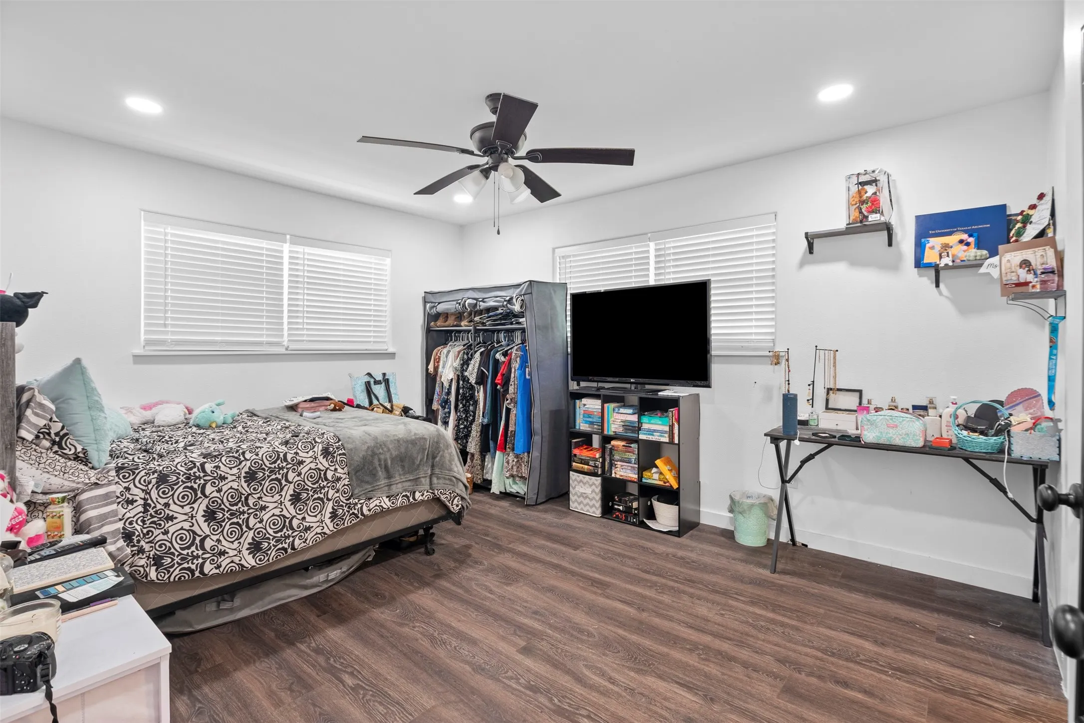 Single Family Residence For Sale in Dallas County , 1112 W Pleasant Run Road, De Soto, Texas 75115, 4 Bedroom, 4 Bathroom, Garage spaces, 2,495 Sqft, built in 1972, mls#21314573, Real Estate Agent in De Soto, Homes For Sale in Dallas county, Homes For Sale in De Soto, Realtor in De Soto Texas, Real Estate Brokerage Independent Realty Texas, Luminita Cordes Realtor