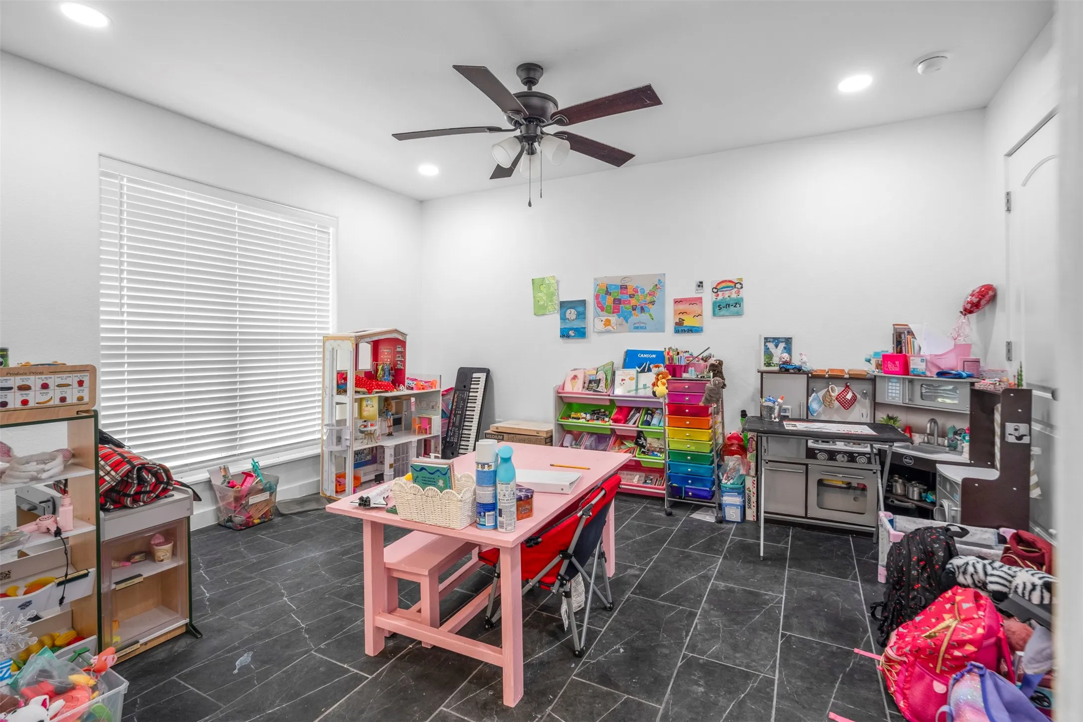 Single Family Residence For Sale in Dallas County , 1112 W Pleasant Run Road, De Soto, Texas 75115, 4 Bedroom, 4 Bathroom, Garage spaces, 2,495 Sqft, built in 1972, mls#21314573, Real Estate Agent in De Soto, Homes For Sale in Dallas county, Homes For Sale in De Soto, Realtor in De Soto Texas, Real Estate Brokerage Independent Realty Texas, Luminita Cordes Realtor