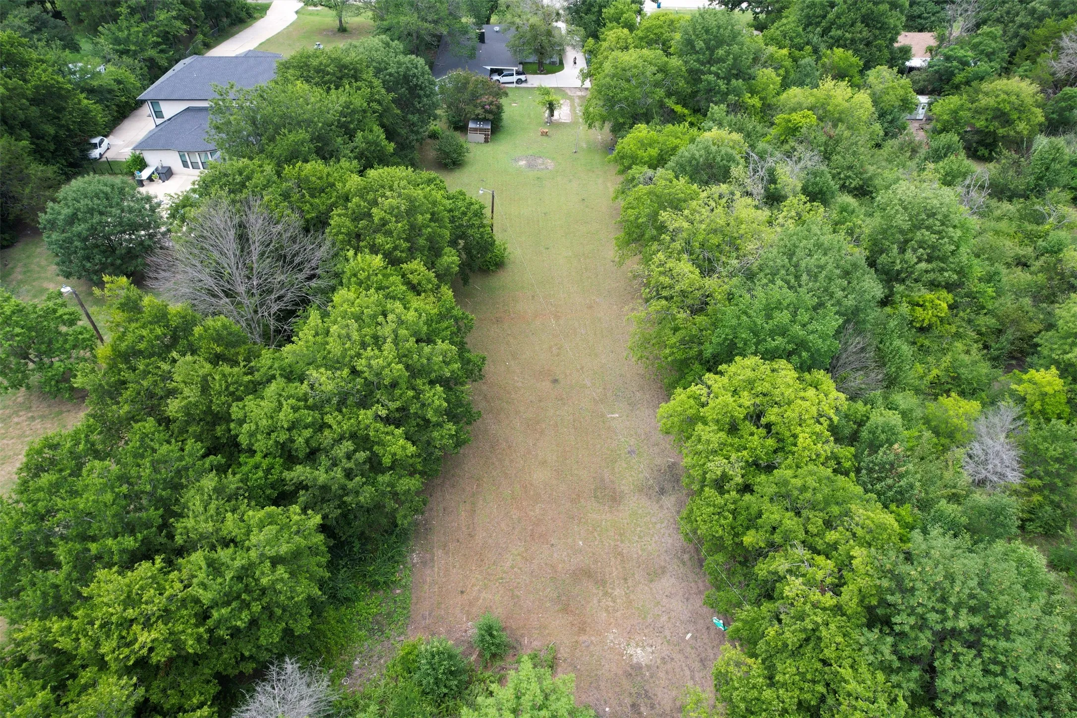 Single Family Residence For Sale in Dallas County , 1112 W Pleasant Run Road, De Soto, Texas 75115, 4 Bedroom, 4 Bathroom, Garage spaces, 2,495 Sqft, built in 1972, mls#21314573, Real Estate Agent in De Soto, Homes For Sale in Dallas county, Homes For Sale in De Soto, Realtor in De Soto Texas, Real Estate Brokerage Independent Realty Texas, Luminita Cordes Realtor