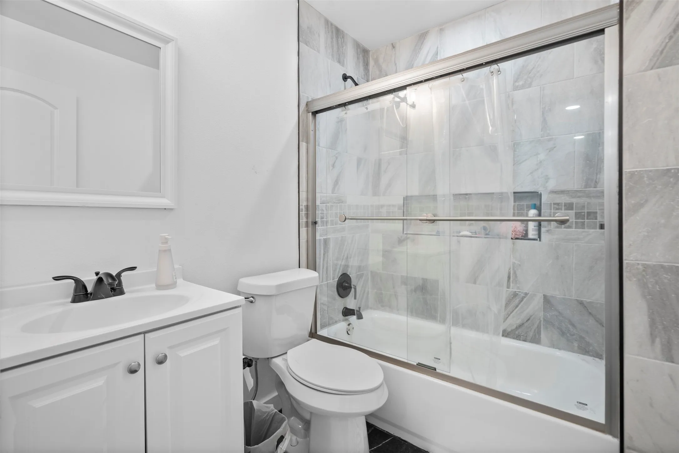 Single Family Residence For Sale in Dallas County , 1112 W Pleasant Run Road, De Soto, Texas 75115, 4 Bedroom, 4 Bathroom, Garage spaces, 2,495 Sqft, built in 1972, mls#21314573, Real Estate Agent in De Soto, Homes For Sale in Dallas county, Homes For Sale in De Soto, Realtor in De Soto Texas, Real Estate Brokerage Independent Realty Texas, Luminita Cordes Realtor