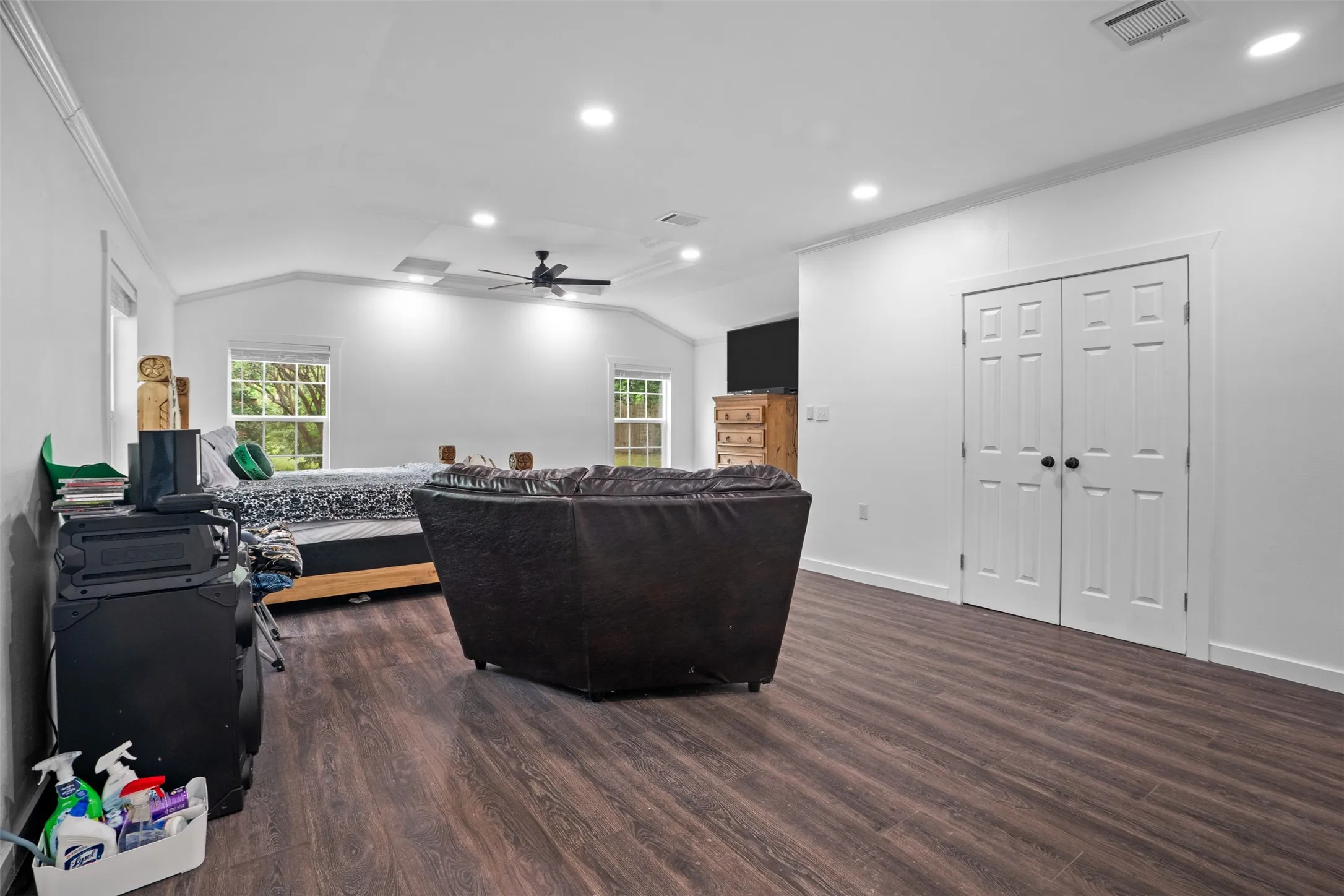 Single Family Residence For Sale in Dallas County , 1112 W Pleasant Run Road, De Soto, Texas 75115, 4 Bedroom, 4 Bathroom, Garage spaces, 2,495 Sqft, built in 1972, mls#21314573, Real Estate Agent in De Soto, Homes For Sale in Dallas county, Homes For Sale in De Soto, Realtor in De Soto Texas, Real Estate Brokerage Independent Realty Texas, Luminita Cordes Realtor