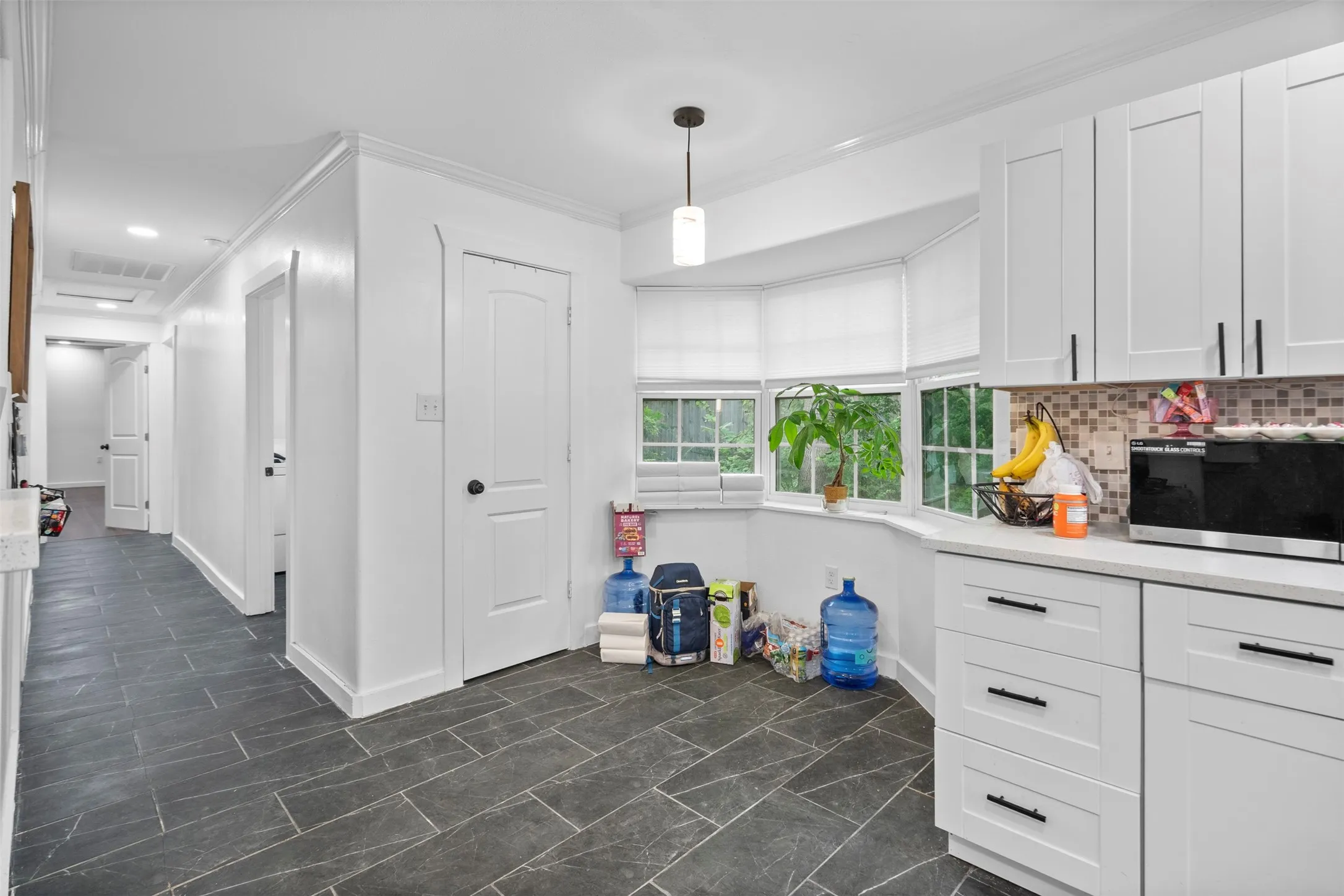 Single Family Residence For Sale in Dallas County , 1112 W Pleasant Run Road, De Soto, Texas 75115, 4 Bedroom, 4 Bathroom, Garage spaces, 2,495 Sqft, built in 1972, mls#21314573, Real Estate Agent in De Soto, Homes For Sale in Dallas county, Homes For Sale in De Soto, Realtor in De Soto Texas, Real Estate Brokerage Independent Realty Texas, Luminita Cordes Realtor