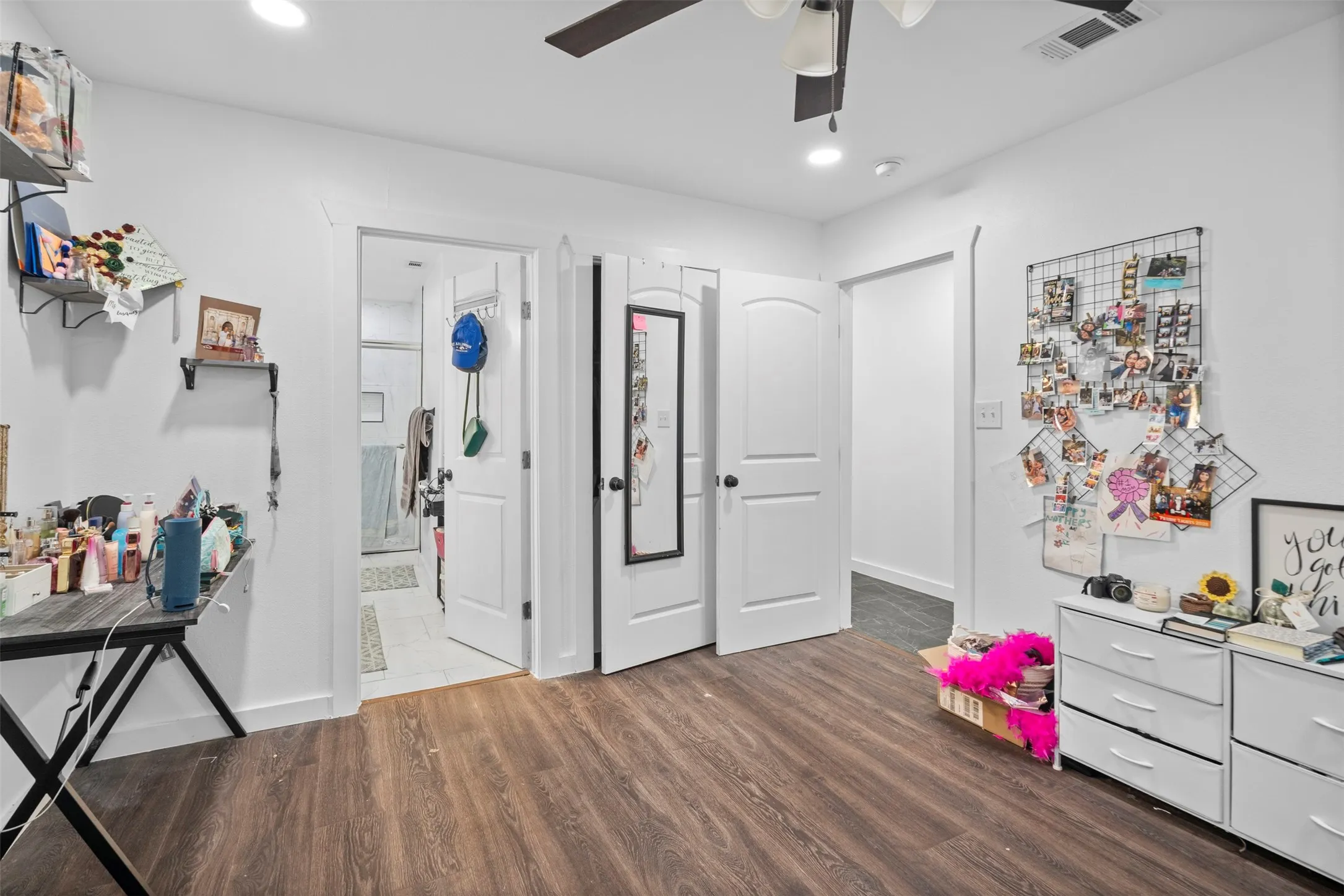 Single Family Residence For Sale in Dallas County , 1112 W Pleasant Run Road, De Soto, Texas 75115, 4 Bedroom, 4 Bathroom, Garage spaces, 2,495 Sqft, built in 1972, mls#21314573, Real Estate Agent in De Soto, Homes For Sale in Dallas county, Homes For Sale in De Soto, Realtor in De Soto Texas, Real Estate Brokerage Independent Realty Texas, Luminita Cordes Realtor