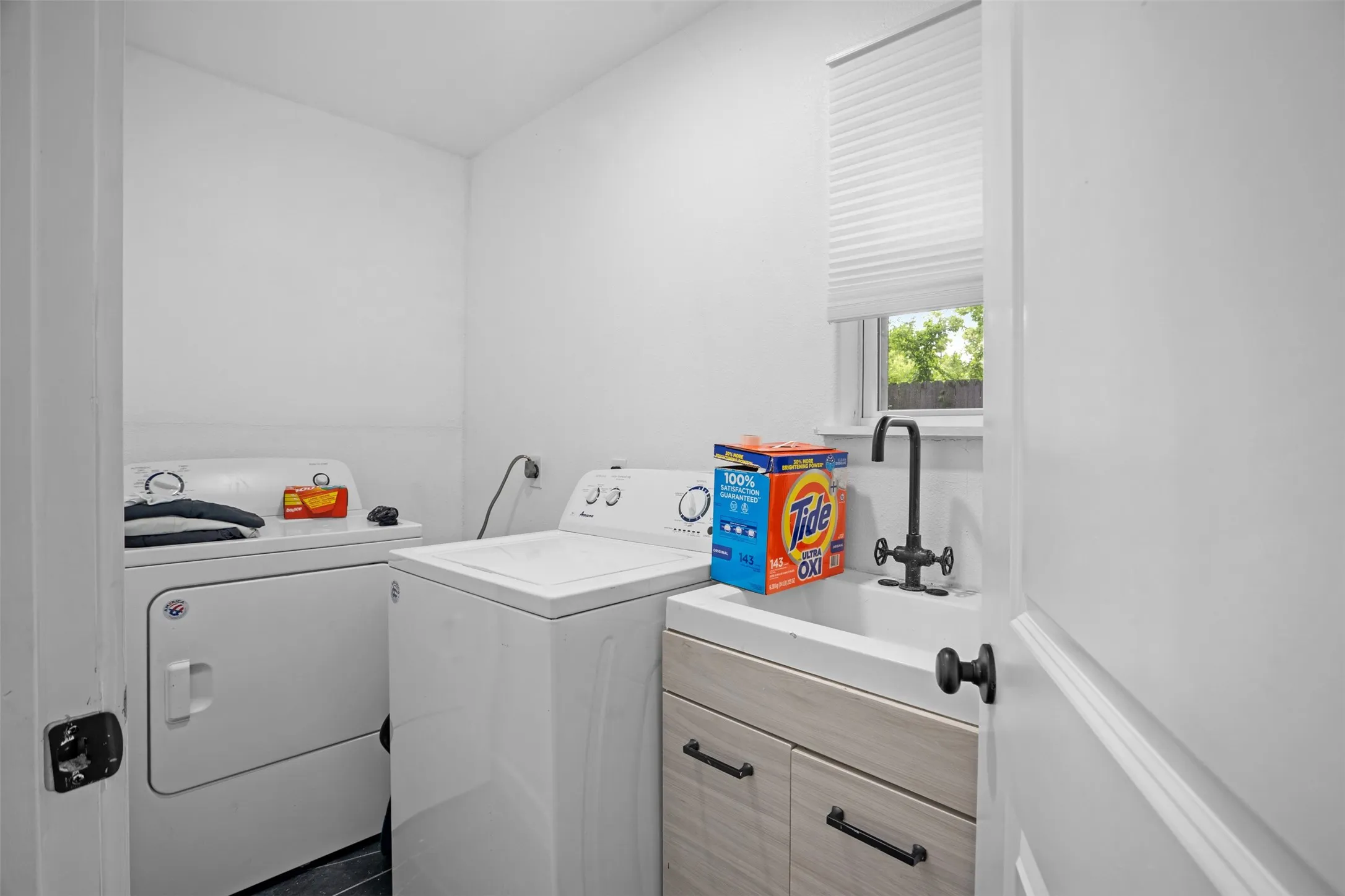 Single Family Residence For Sale in Dallas County , 1112 W Pleasant Run Road, De Soto, Texas 75115, 4 Bedroom, 4 Bathroom, Garage spaces, 2,495 Sqft, built in 1972, mls#21314573, Real Estate Agent in De Soto, Homes For Sale in Dallas county, Homes For Sale in De Soto, Realtor in De Soto Texas, Real Estate Brokerage Independent Realty Texas, Luminita Cordes Realtor