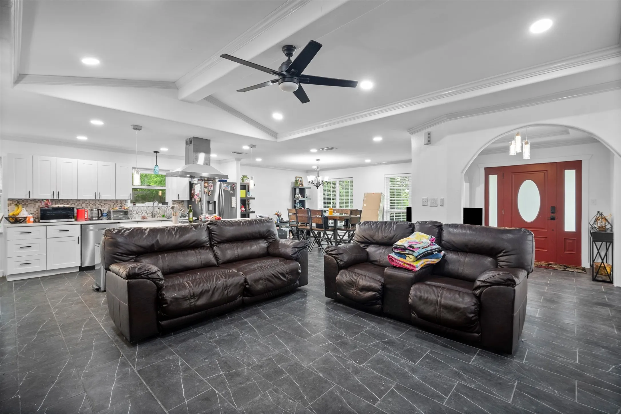 Single Family Residence For Sale in Dallas County , 1112 W Pleasant Run Road, De Soto, Texas 75115, 4 Bedroom, 4 Bathroom, Garage spaces, 2,495 Sqft, built in 1972, mls#21314573, Real Estate Agent in De Soto, Homes For Sale in Dallas county, Homes For Sale in De Soto, Realtor in De Soto Texas, Real Estate Brokerage Independent Realty Texas, Luminita Cordes Realtor