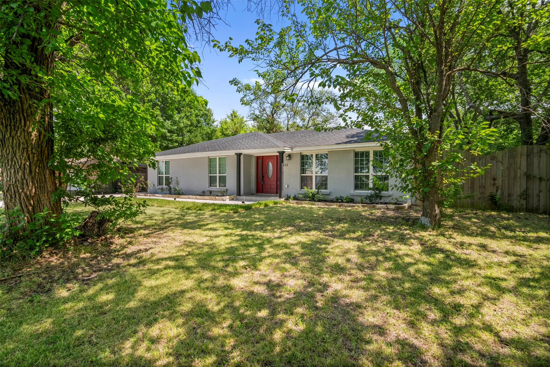 Single Family Residence For Sale in Dallas County , 1112 W Pleasant Run Road, De Soto, Texas 75115, 4 Bedroom, 4 Bathroom, Garage spaces, 2,495 Sqft, built in 1972, mls#21314573, Real Estate Agent in De Soto, Homes For Sale in Dallas county, Homes For Sale in De Soto, Realtor in De Soto Texas, Real Estate Brokerage Independent Realty Texas, Luminita Cordes Realtor