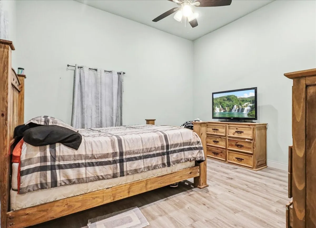 Single Family Residence For Sale in Johnson County , 206 N Wood Street, Cleburne, Texas 76033, 4 Bedroom, 2 Bathroom, Garage spaces, 1,620 Sqft, built in 1920, Price $248,000, mls#21314582, Real Estate Agent in Cleburne, Homes For Sale in Johnson county, Homes For Sale in Cleburne, Realtor in Cleburne Texas, Real Estate Brokerage Independent Realty Texas, Luminita Cordes Realtor
