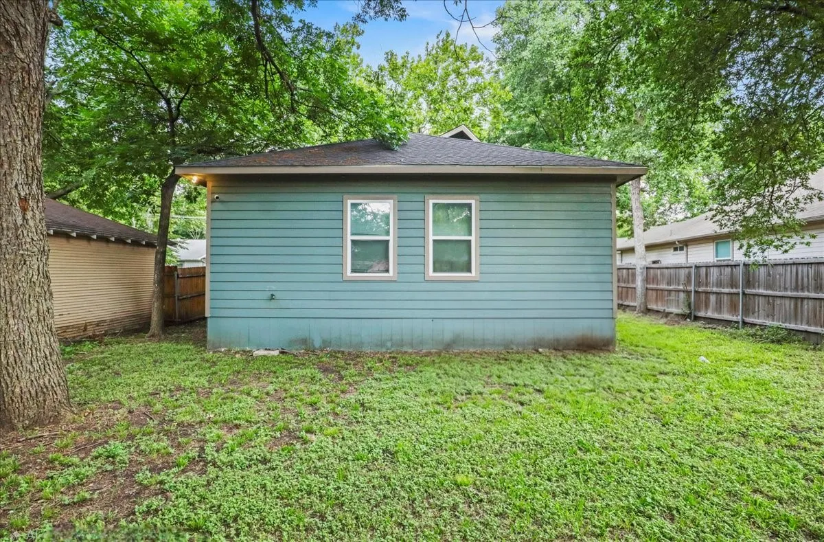 Single Family Residence For Sale in Johnson County , 206 N Wood Street, Cleburne, Texas 76033, 4 Bedroom, 2 Bathroom, Garage spaces, 1,620 Sqft, built in 1920, Price $248,000, mls#21314582, Real Estate Agent in Cleburne, Homes For Sale in Johnson county, Homes For Sale in Cleburne, Realtor in Cleburne Texas, Real Estate Brokerage Independent Realty Texas, Luminita Cordes Realtor