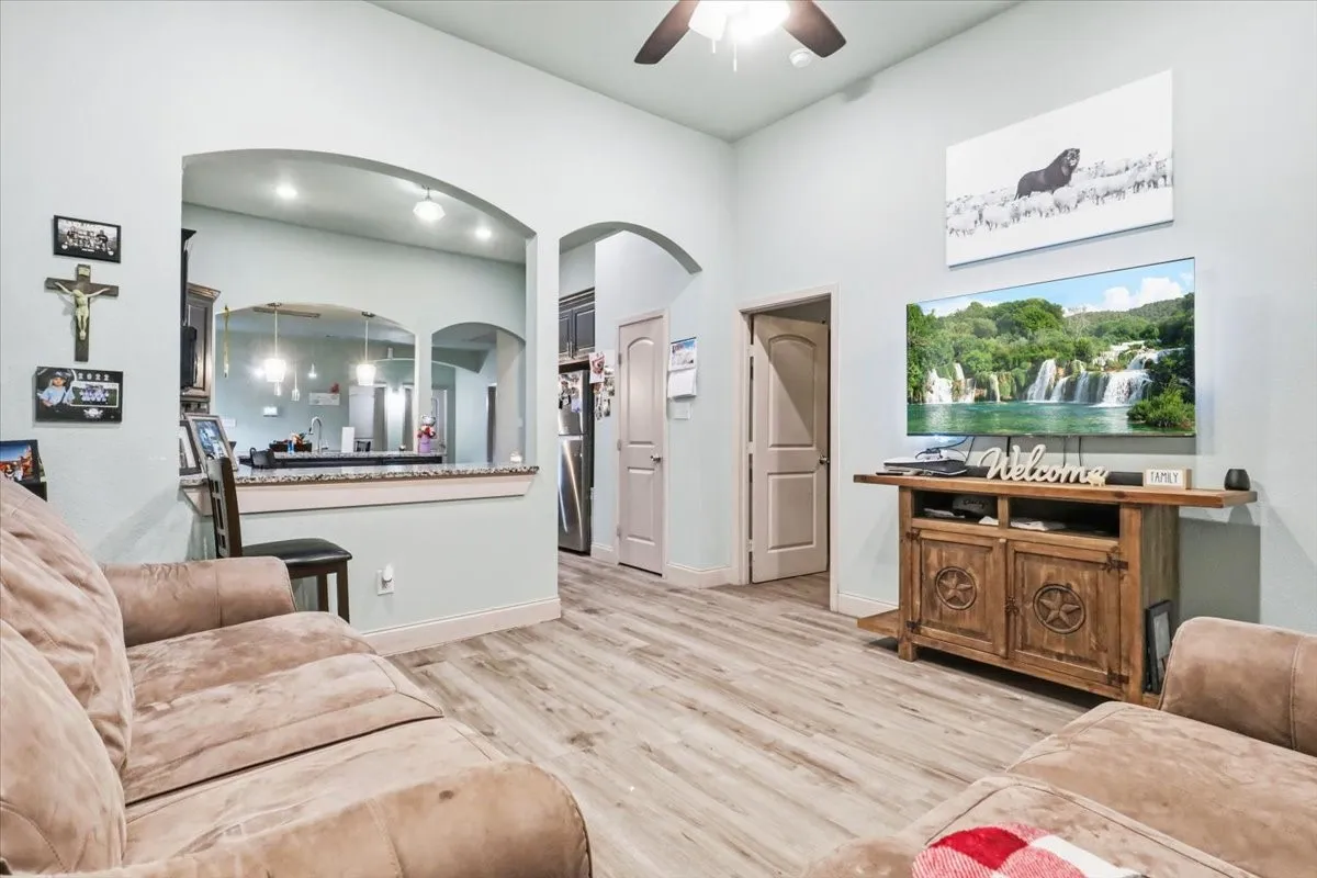 Single Family Residence For Sale in Johnson County , 206 N Wood Street, Cleburne, Texas 76033, 4 Bedroom, 2 Bathroom, Garage spaces, 1,620 Sqft, built in 1920, Price $248,000, mls#21314582, Real Estate Agent in Cleburne, Homes For Sale in Johnson county, Homes For Sale in Cleburne, Realtor in Cleburne Texas, Real Estate Brokerage Independent Realty Texas, Luminita Cordes Realtor