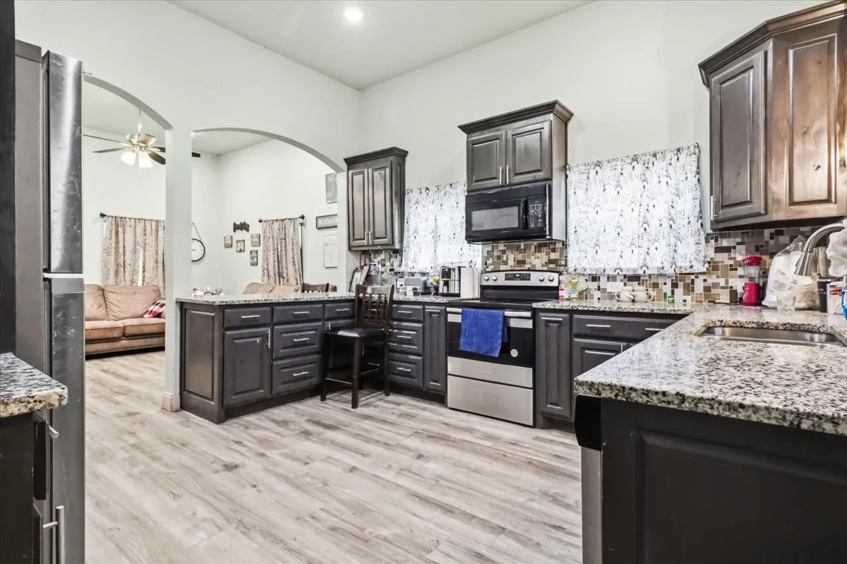 Single Family Residence For Sale in Johnson County , 206 N Wood Street, Cleburne, Texas 76033, 4 Bedroom, 2 Bathroom, Garage spaces, 1,620 Sqft, built in 1920, Price $248,000, mls#21314582, Real Estate Agent in Cleburne, Homes For Sale in Johnson county, Homes For Sale in Cleburne, Realtor in Cleburne Texas, Real Estate Brokerage Independent Realty Texas, Luminita Cordes Realtor