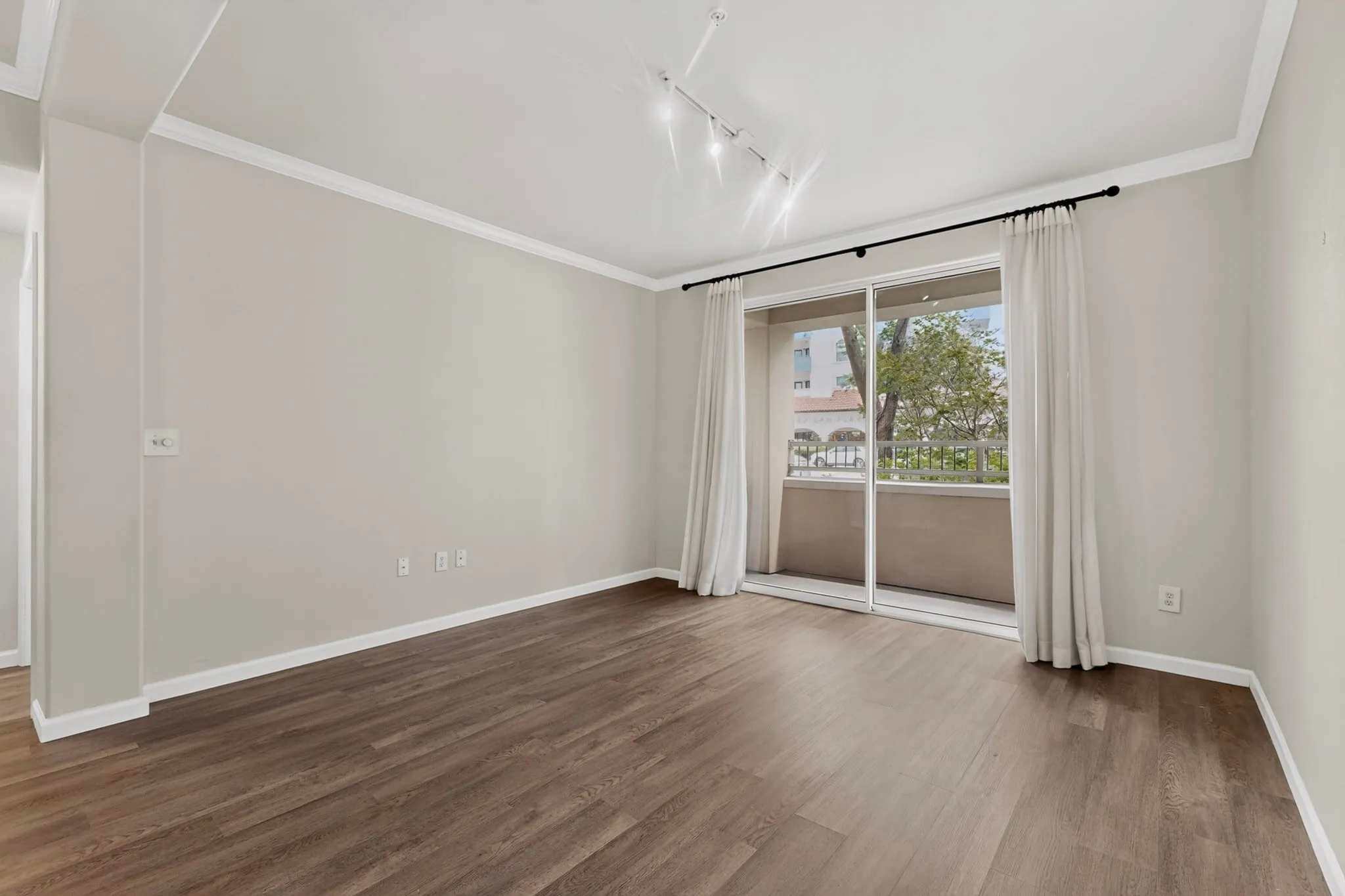 Condominium For Rent in Dallas County , 330 Las Colinas Boulevard E 170, Irving, Texas 75039, 1 Bedroom, 1 Bathroom, 1 Garage spaces, 813 Sqft, built in 2001, mls#21314576, Real Estate Agent in Irving, Homes For Rent in Dallas county, Homes For Rent in Irving, Realtor in Irving Texas, Real Estate Brokerage Independent Realty Texas, Luminita Cordes Realtor