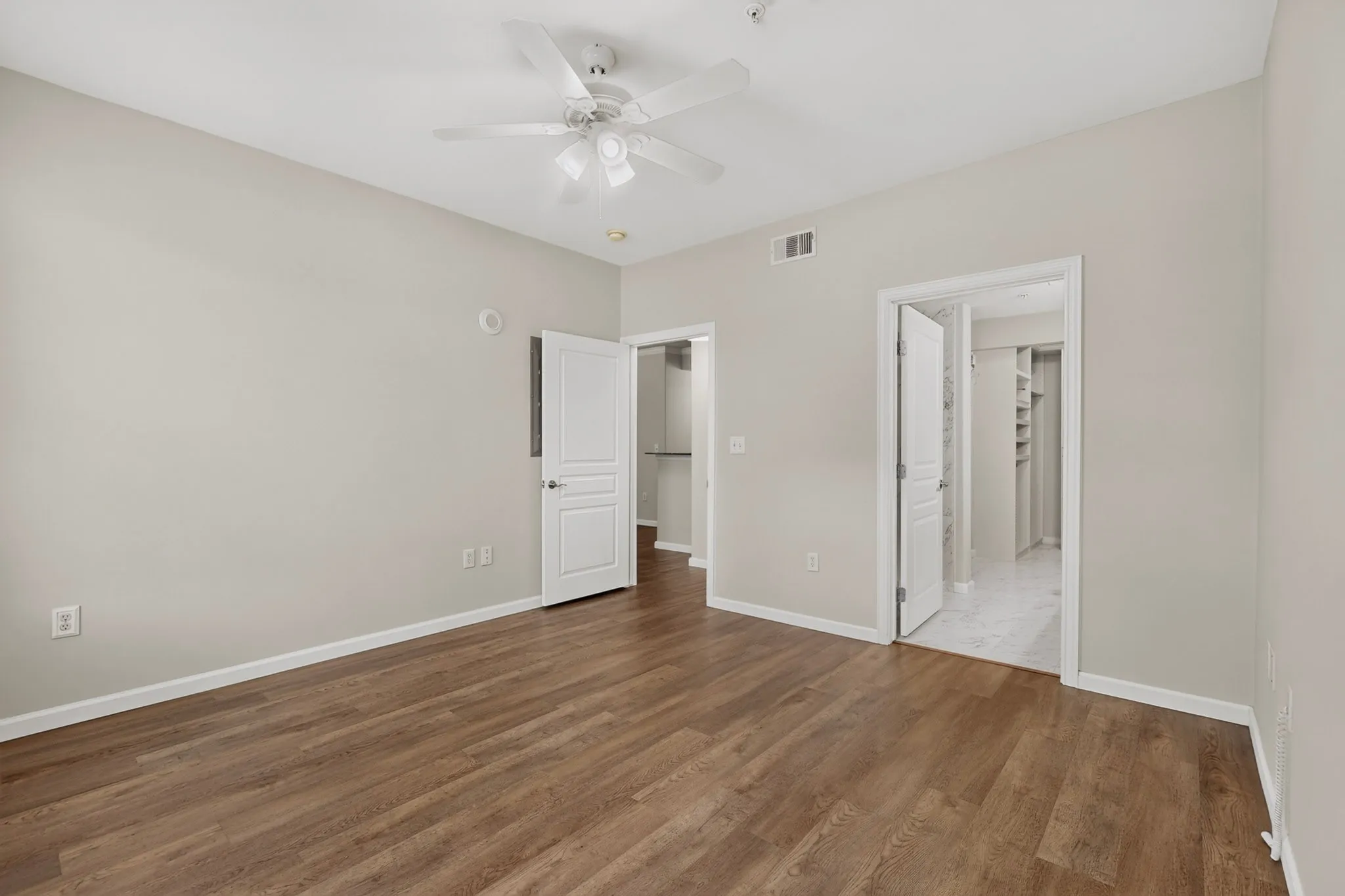 Condominium For Rent in Dallas County , 330 Las Colinas Boulevard E 170, Irving, Texas 75039, 1 Bedroom, 1 Bathroom, 1 Garage spaces, 813 Sqft, built in 2001, mls#21314576, Real Estate Agent in Irving, Homes For Rent in Dallas county, Homes For Rent in Irving, Realtor in Irving Texas, Real Estate Brokerage Independent Realty Texas, Luminita Cordes Realtor
