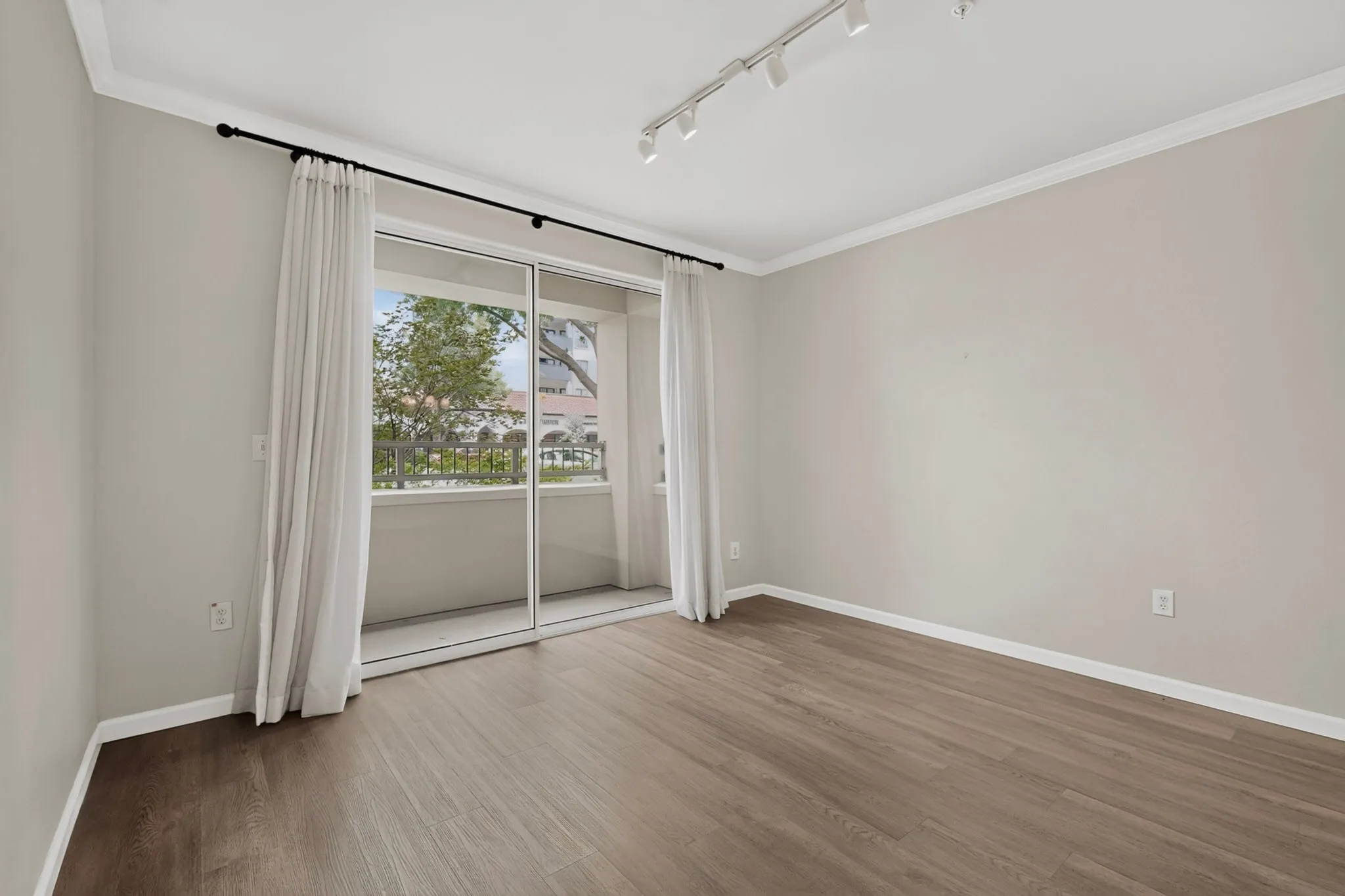 Condominium For Rent in Dallas County , 330 Las Colinas Boulevard E 170, Irving, Texas 75039, 1 Bedroom, 1 Bathroom, 1 Garage spaces, 813 Sqft, built in 2001, mls#21314576, Real Estate Agent in Irving, Homes For Rent in Dallas county, Homes For Rent in Irving, Realtor in Irving Texas, Real Estate Brokerage Independent Realty Texas, Luminita Cordes Realtor