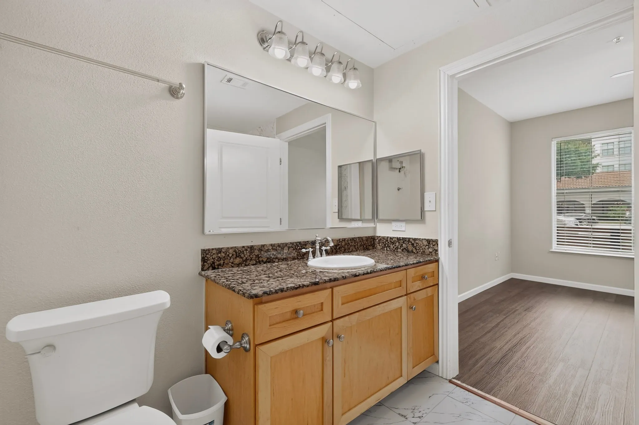 Condominium For Rent in Dallas County , 330 Las Colinas Boulevard E 170, Irving, Texas 75039, 1 Bedroom, 1 Bathroom, 1 Garage spaces, 813 Sqft, built in 2001, mls#21314576, Real Estate Agent in Irving, Homes For Rent in Dallas county, Homes For Rent in Irving, Realtor in Irving Texas, Real Estate Brokerage Independent Realty Texas, Luminita Cordes Realtor