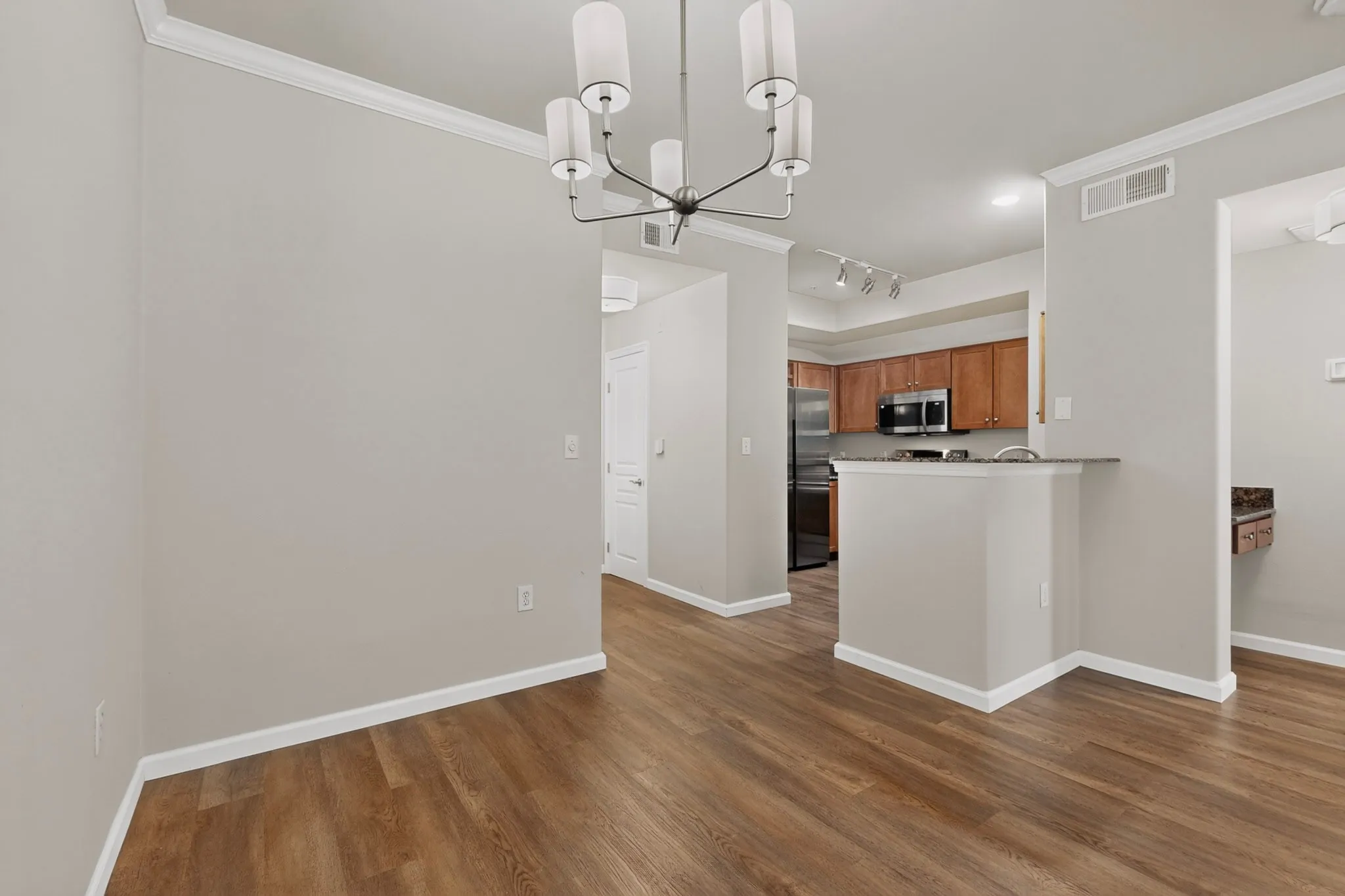Condominium For Rent in Dallas County , 330 Las Colinas Boulevard E 170, Irving, Texas 75039, 1 Bedroom, 1 Bathroom, 1 Garage spaces, 813 Sqft, built in 2001, mls#21314576, Real Estate Agent in Irving, Homes For Rent in Dallas county, Homes For Rent in Irving, Realtor in Irving Texas, Real Estate Brokerage Independent Realty Texas, Luminita Cordes Realtor