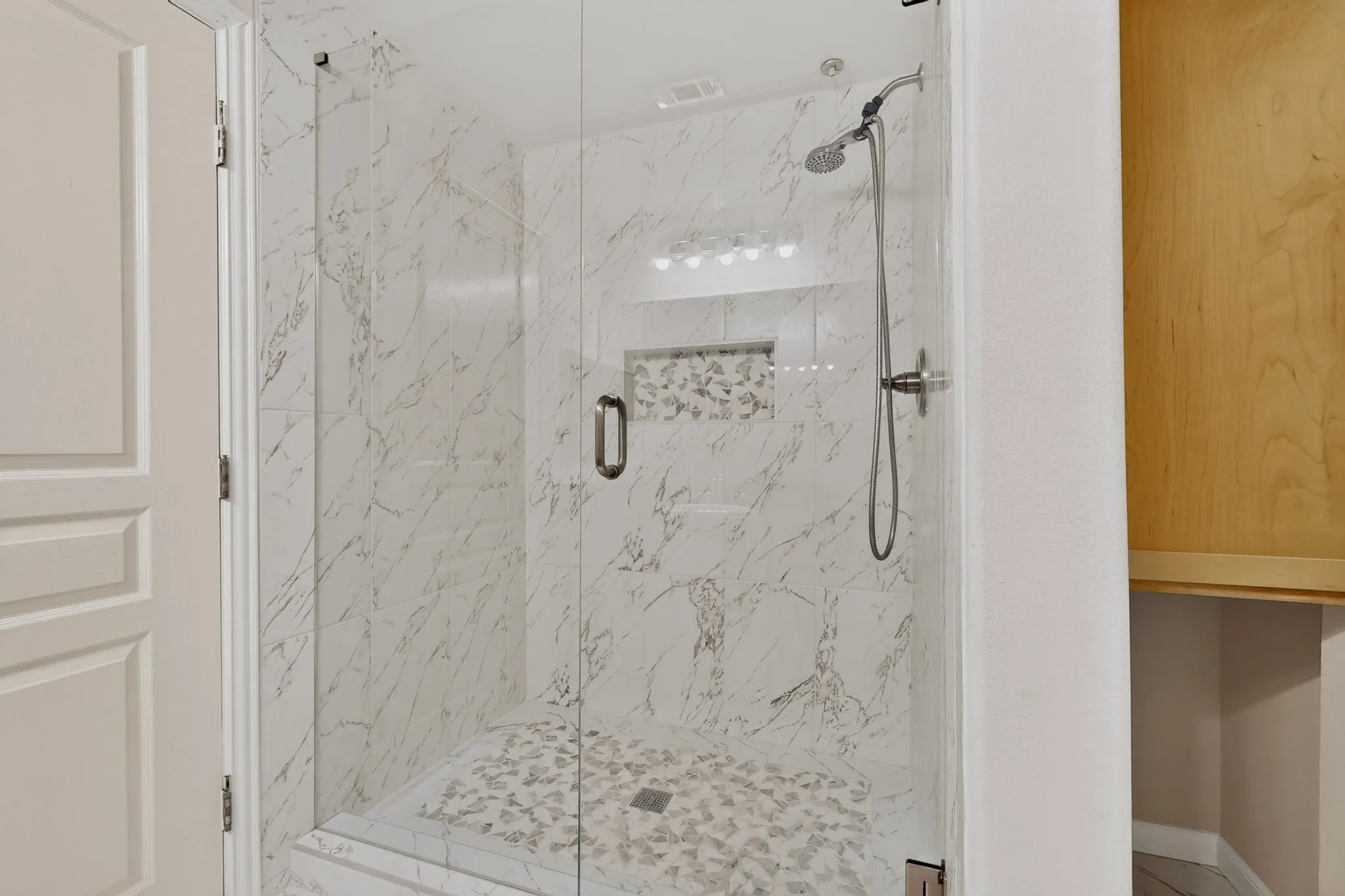 Condominium For Rent in Dallas County , 330 Las Colinas Boulevard E 170, Irving, Texas 75039, 1 Bedroom, 1 Bathroom, 1 Garage spaces, 813 Sqft, built in 2001, mls#21314576, Real Estate Agent in Irving, Homes For Rent in Dallas county, Homes For Rent in Irving, Realtor in Irving Texas, Real Estate Brokerage Independent Realty Texas, Luminita Cordes Realtor