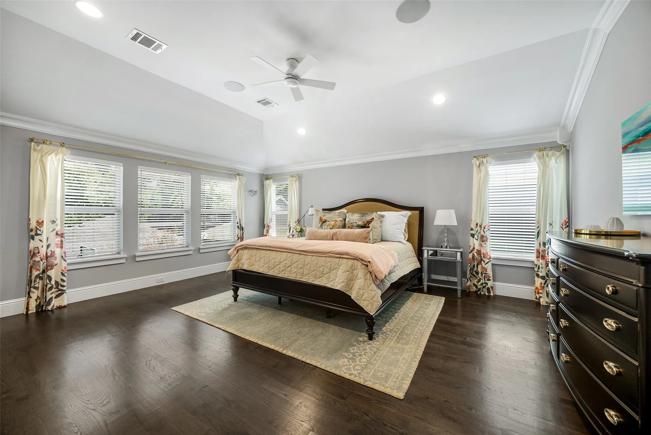 Single Family Residence For Sale in Dallas County , 5347 Miller Avenue, Dallas, Texas 75206, 4 Bedroom, 6 Bathroom, 2 Garage spaces, 4,655 Sqft, built in 2016, mls#21314546, Real Estate Agent in Dallas, Homes For Sale in Dallas county, Homes For Sale in Dallas, Realtor in Dallas Texas, Real Estate Brokerage Independent Realty Texas, Luminita Cordes Realtor