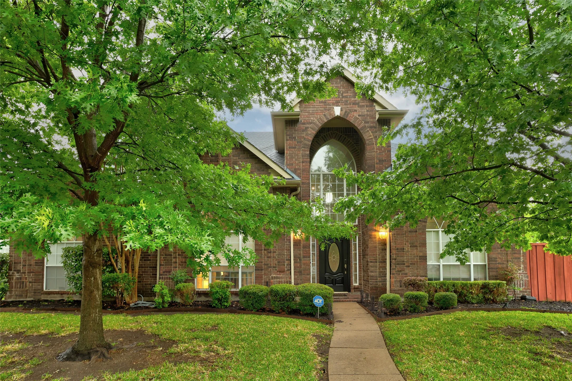Single Family Residence For Rent in Collin County , 6009 Charleston Drive, Frisco, Texas 75035, 5 Bedroom, 4 Bathroom, 2 Garage spaces, 4,030 Sqft, built in 1993, mls#21314588, Real Estate Agent in Frisco, Homes For Rent in Collin county, Homes For Rent in Frisco, Realtor in Frisco Texas, Real Estate Brokerage Independent Realty Texas, Luminita Cordes Realtor