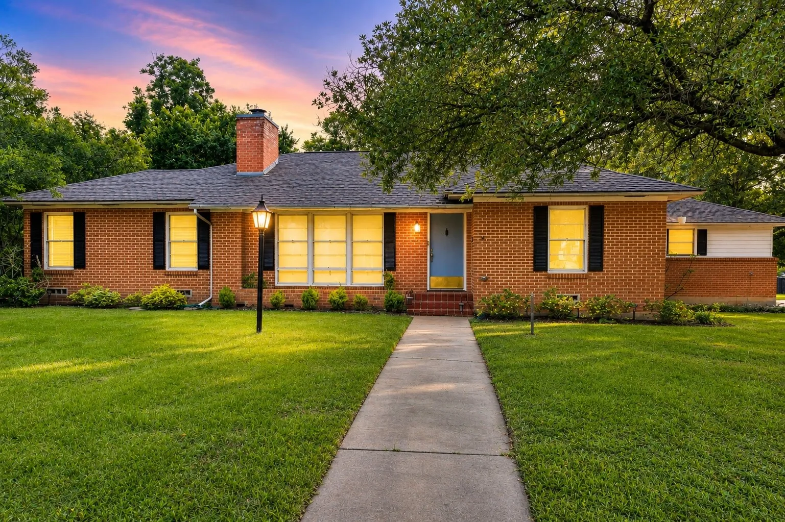 Single Family Residence For Sale in Mc Lennan County , 3228 Colcord Avenue, Waco, Texas 76707, 2 Bedrooms, 2 Bathrooms, 2 Garage spaces, 2,412 Sqft, built in 1950, Price $375,000, mls#21312597, Real Estate Agent in Waco, Homes For Sale in Mc Lennan county, Homes For Sale in Waco, Realtor in Waco Texas, Real Estate Brokerage Independent Realty Texas, Luminita Cordes Realtor