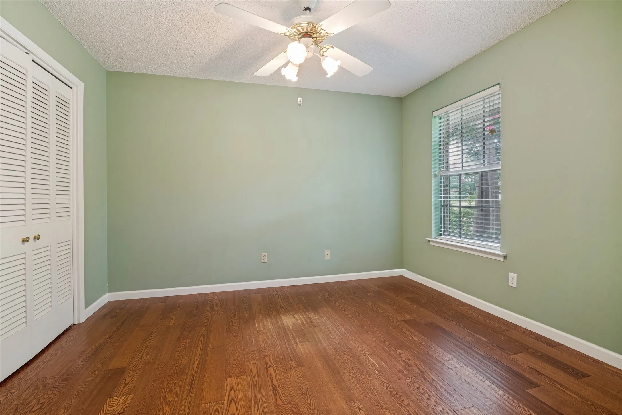 Single Family Residence For Sale in Dallas County , 5802 Pecan Grove Drive, Sachse, Texas 75048, 4 Bedroom, 3 Bathroom, 2 Garage spaces, 2,725 Sqft, built in 1978, mls#21313404, Real Estate Agent in Sachse, Homes For Sale in Dallas county, Homes For Sale in Sachse, Realtor in Sachse Texas, Real Estate Brokerage Independent Realty Texas, Luminita Cordes Realtor