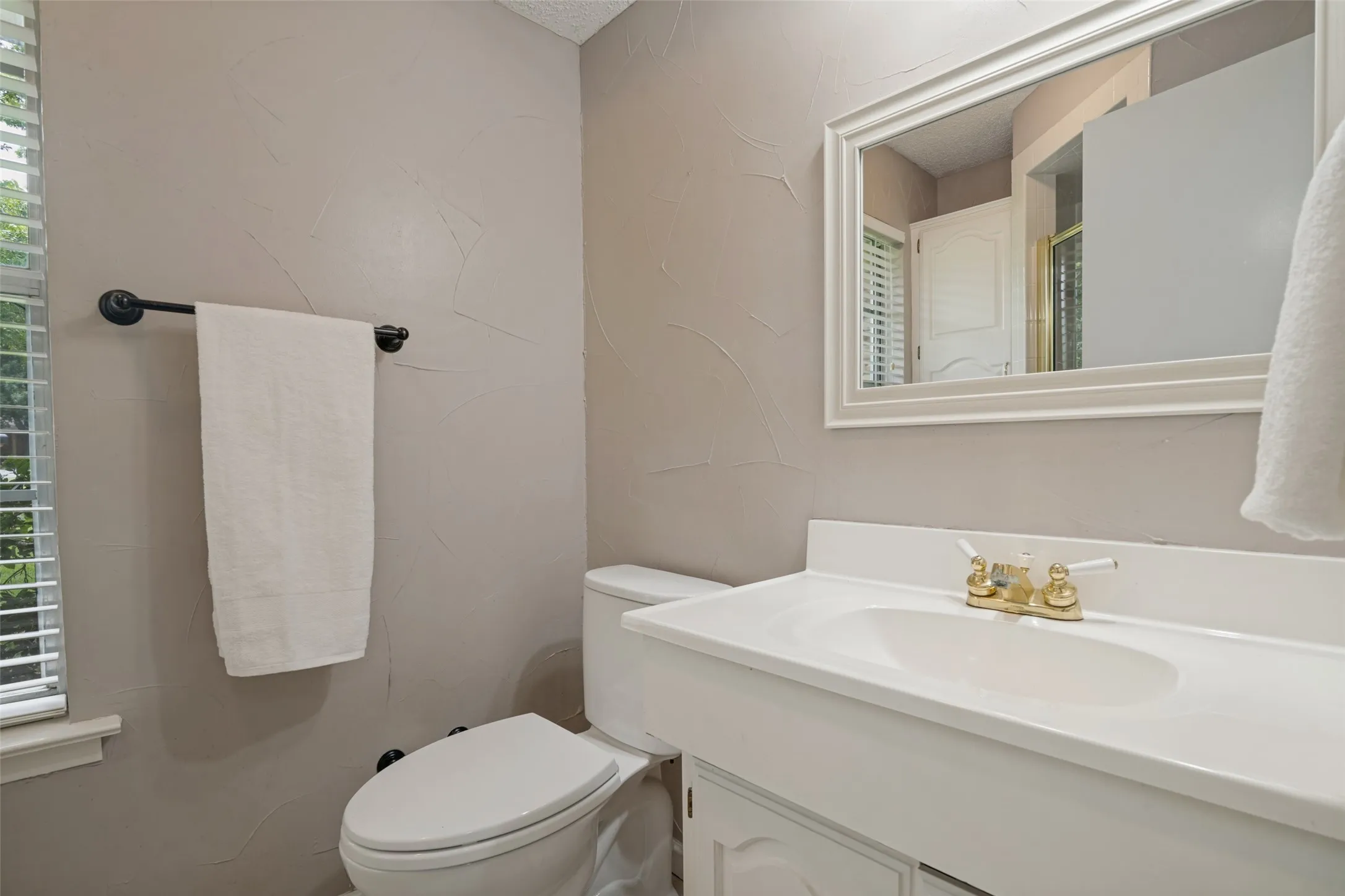 Single Family Residence For Sale in Dallas County , 5802 Pecan Grove Drive, Sachse, Texas 75048, 4 Bedroom, 3 Bathroom, 2 Garage spaces, 2,725 Sqft, built in 1978, mls#21313404, Real Estate Agent in Sachse, Homes For Sale in Dallas county, Homes For Sale in Sachse, Realtor in Sachse Texas, Real Estate Brokerage Independent Realty Texas, Luminita Cordes Realtor