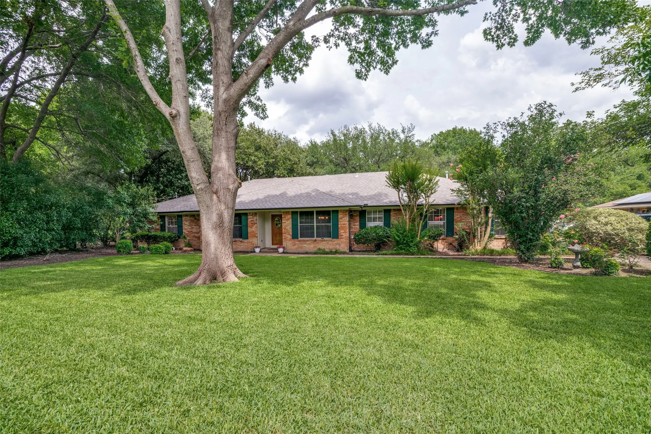Single Family Residence For Sale in Dallas County , 5802 Pecan Grove Drive, Sachse, Texas 75048, 4 Bedroom, 3 Bathroom, 2 Garage spaces, 2,725 Sqft, built in 1978, mls#21313404, Real Estate Agent in Sachse, Homes For Sale in Dallas county, Homes For Sale in Sachse, Realtor in Sachse Texas, Real Estate Brokerage Independent Realty Texas, Luminita Cordes Realtor