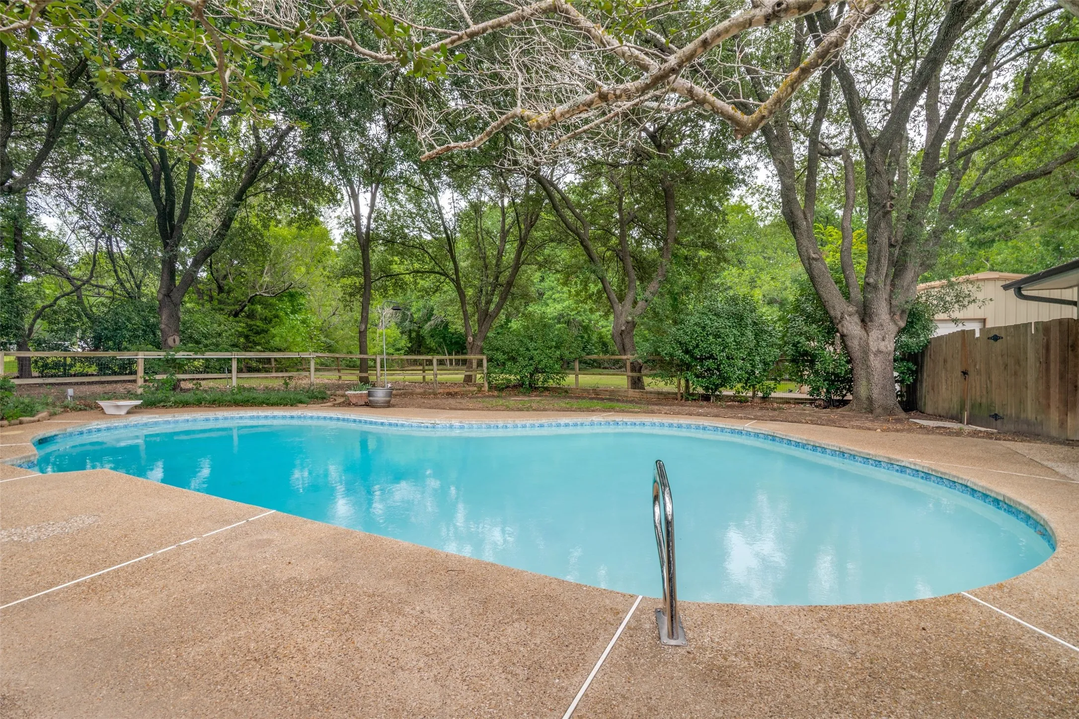 Single Family Residence For Sale in Dallas County , 5802 Pecan Grove Drive, Sachse, Texas 75048, 4 Bedroom, 3 Bathroom, 2 Garage spaces, 2,725 Sqft, built in 1978, mls#21313404, Real Estate Agent in Sachse, Homes For Sale in Dallas county, Homes For Sale in Sachse, Realtor in Sachse Texas, Real Estate Brokerage Independent Realty Texas, Luminita Cordes Realtor