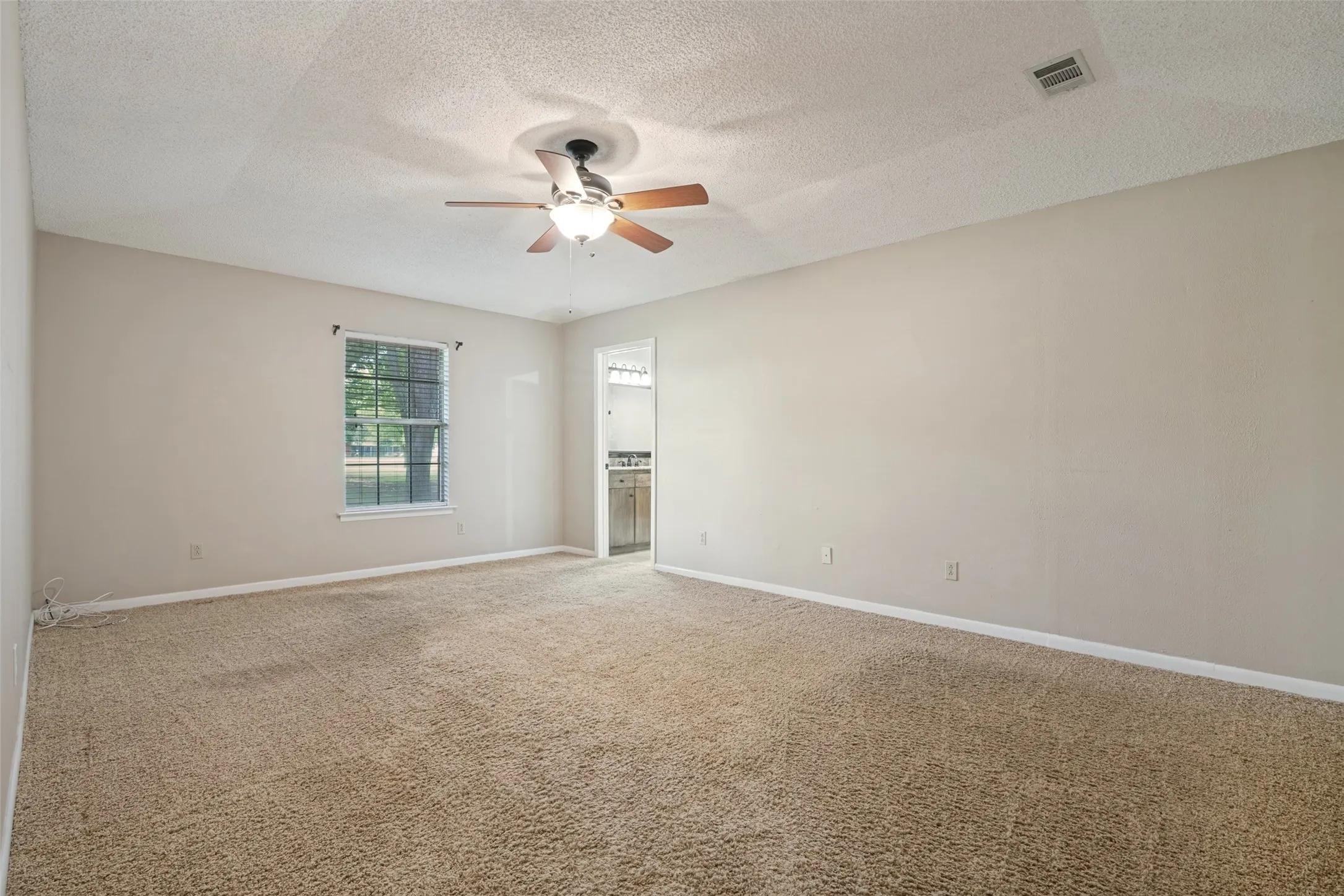 Single Family Residence For Sale in Dallas County , 5802 Pecan Grove Drive, Sachse, Texas 75048, 4 Bedroom, 3 Bathroom, 2 Garage spaces, 2,725 Sqft, built in 1978, mls#21313404, Real Estate Agent in Sachse, Homes For Sale in Dallas county, Homes For Sale in Sachse, Realtor in Sachse Texas, Real Estate Brokerage Independent Realty Texas, Luminita Cordes Realtor