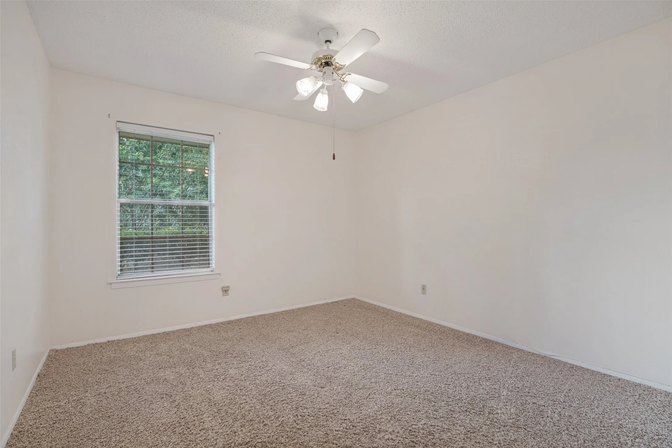 Single Family Residence For Sale in Dallas County , 5802 Pecan Grove Drive, Sachse, Texas 75048, 4 Bedroom, 3 Bathroom, 2 Garage spaces, 2,725 Sqft, built in 1978, mls#21313404, Real Estate Agent in Sachse, Homes For Sale in Dallas county, Homes For Sale in Sachse, Realtor in Sachse Texas, Real Estate Brokerage Independent Realty Texas, Luminita Cordes Realtor