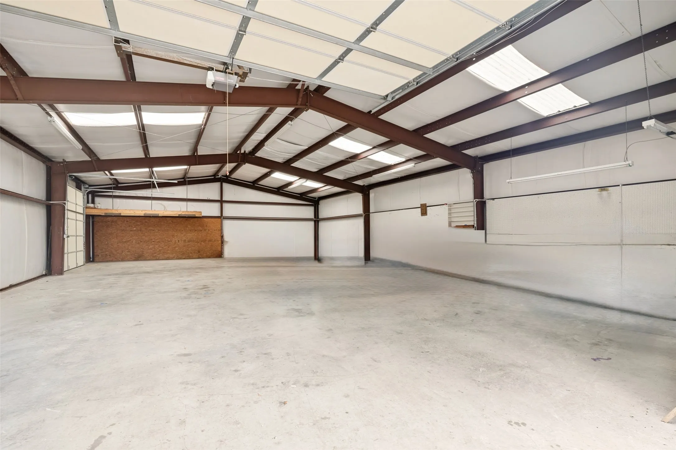 Single Family Residence For Sale in Dallas County , 5802 Pecan Grove Drive, Sachse, Texas 75048, 4 Bedroom, 3 Bathroom, 2 Garage spaces, 2,725 Sqft, built in 1978, mls#21313404, Real Estate Agent in Sachse, Homes For Sale in Dallas county, Homes For Sale in Sachse, Realtor in Sachse Texas, Real Estate Brokerage Independent Realty Texas, Luminita Cordes Realtor