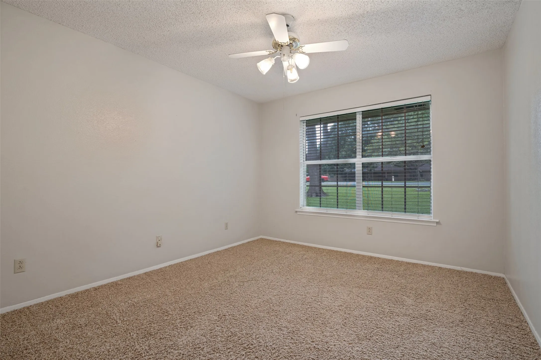 Single Family Residence For Sale in Dallas County , 5802 Pecan Grove Drive, Sachse, Texas 75048, 4 Bedroom, 3 Bathroom, 2 Garage spaces, 2,725 Sqft, built in 1978, mls#21313404, Real Estate Agent in Sachse, Homes For Sale in Dallas county, Homes For Sale in Sachse, Realtor in Sachse Texas, Real Estate Brokerage Independent Realty Texas, Luminita Cordes Realtor