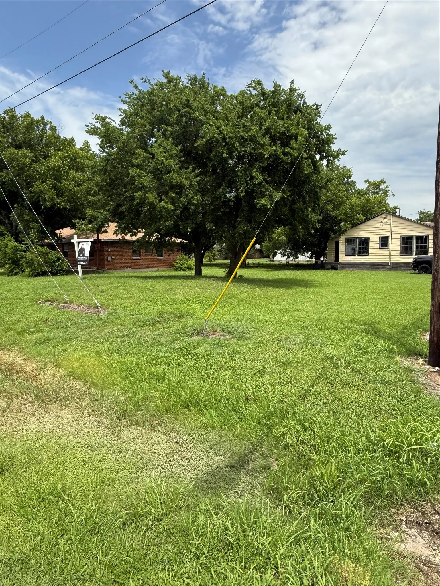 Single Family Residence For Sale in Collin County , 1206 N Powell Parkway, Anna, Texas 75409, 2 Bedrooms, 4 Bathrooms, 2 Garage spaces, 1,281 Sqft, built in 1966, Price $215,000, mls#21314566, Real Estate Agent in Anna, Homes For Sale in Collin county, Homes For Sale in Anna, Realtor in Anna Texas, Real Estate Brokerage Independent Realty Texas, Luminita Cordes Realtor