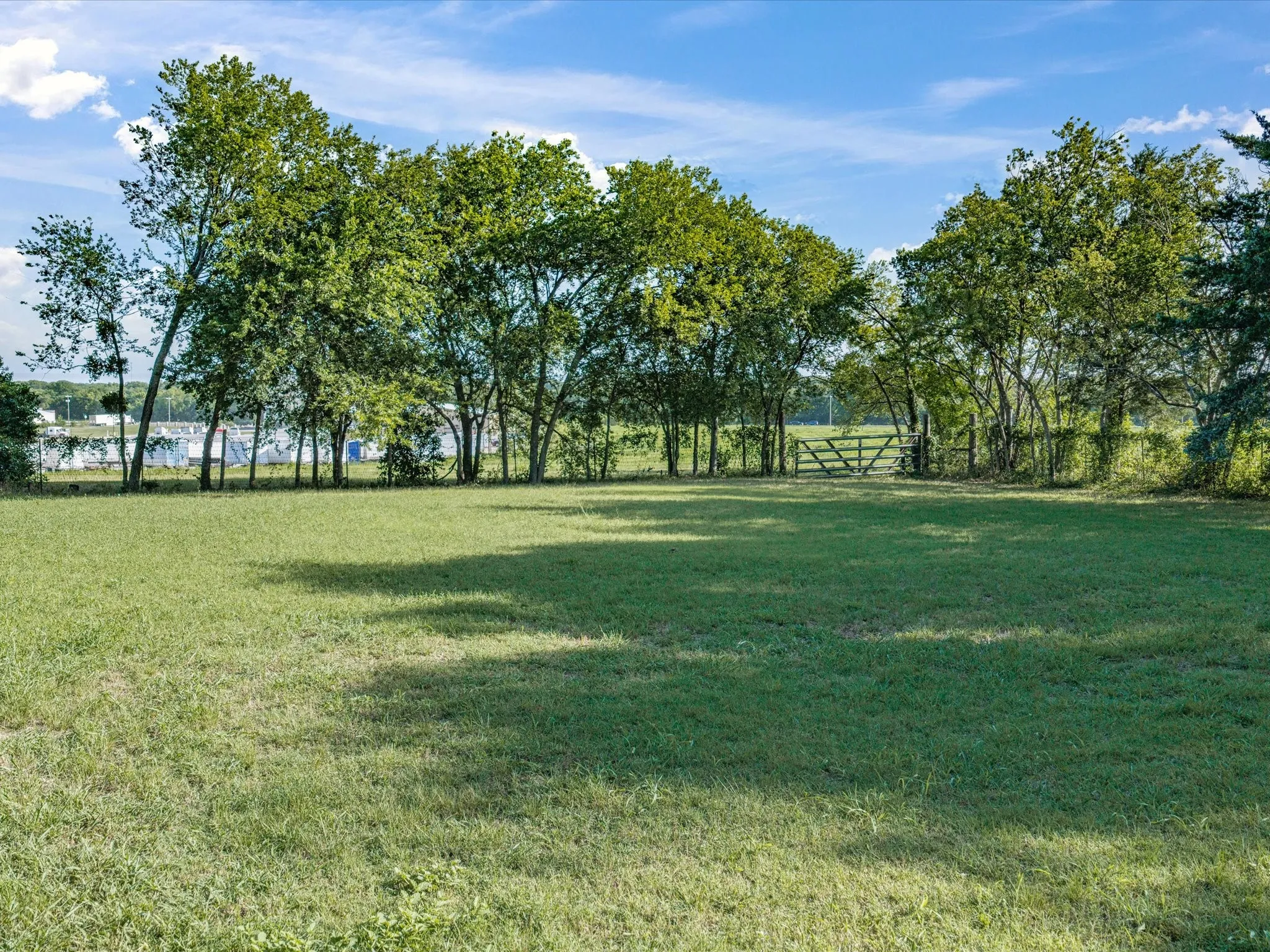 Single Family Residence For Sale in Ellis County , 301 Ovilla Road, Waxahachie, Texas 75167, 3 Bedroom, 2 Bathroom, Garage spaces, 2,536 Sqft, built in 1960, mls#21314545, Real Estate Agent in Waxahachie, Homes For Sale in Ellis county, Homes For Sale in Waxahachie, Realtor in Waxahachie Texas, Real Estate Brokerage Independent Realty Texas, Luminita Cordes Realtor