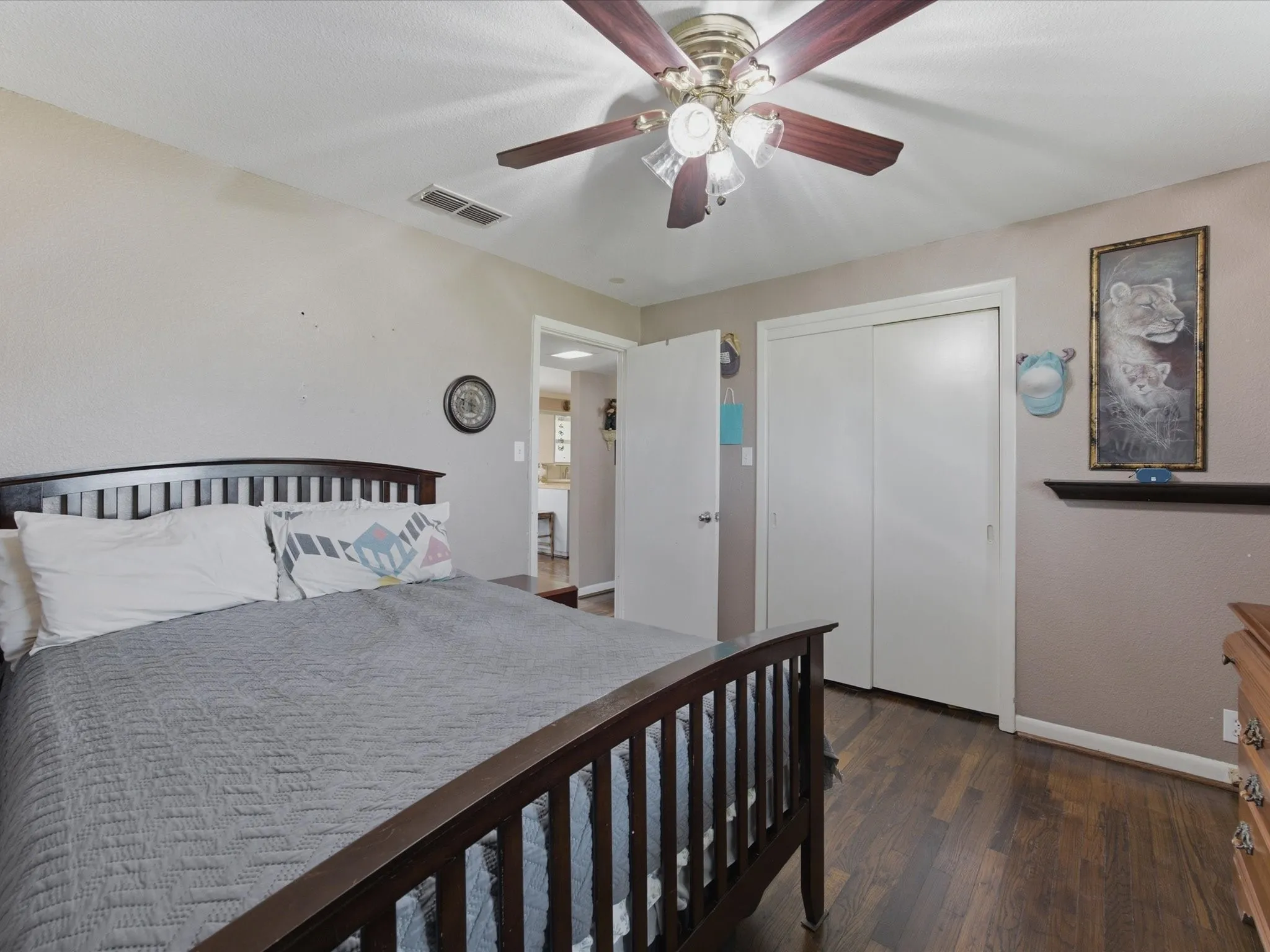 Single Family Residence For Sale in Ellis County , 301 Ovilla Road, Waxahachie, Texas 75167, 3 Bedroom, 2 Bathroom, Garage spaces, 2,536 Sqft, built in 1960, mls#21314545, Real Estate Agent in Waxahachie, Homes For Sale in Ellis county, Homes For Sale in Waxahachie, Realtor in Waxahachie Texas, Real Estate Brokerage Independent Realty Texas, Luminita Cordes Realtor