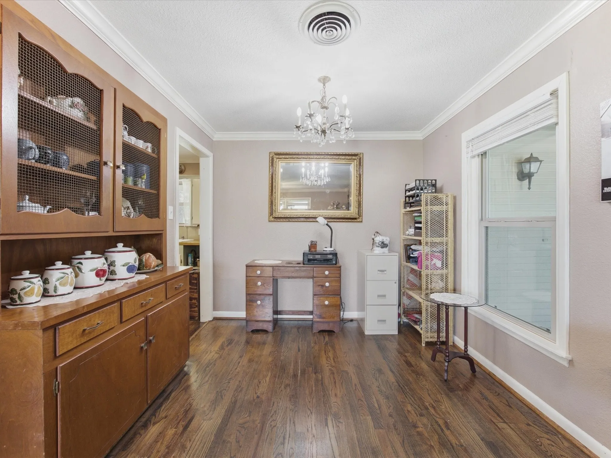 Single Family Residence For Sale in Ellis County , 301 Ovilla Road, Waxahachie, Texas 75167, 3 Bedroom, 2 Bathroom, Garage spaces, 2,536 Sqft, built in 1960, mls#21314545, Real Estate Agent in Waxahachie, Homes For Sale in Ellis county, Homes For Sale in Waxahachie, Realtor in Waxahachie Texas, Real Estate Brokerage Independent Realty Texas, Luminita Cordes Realtor