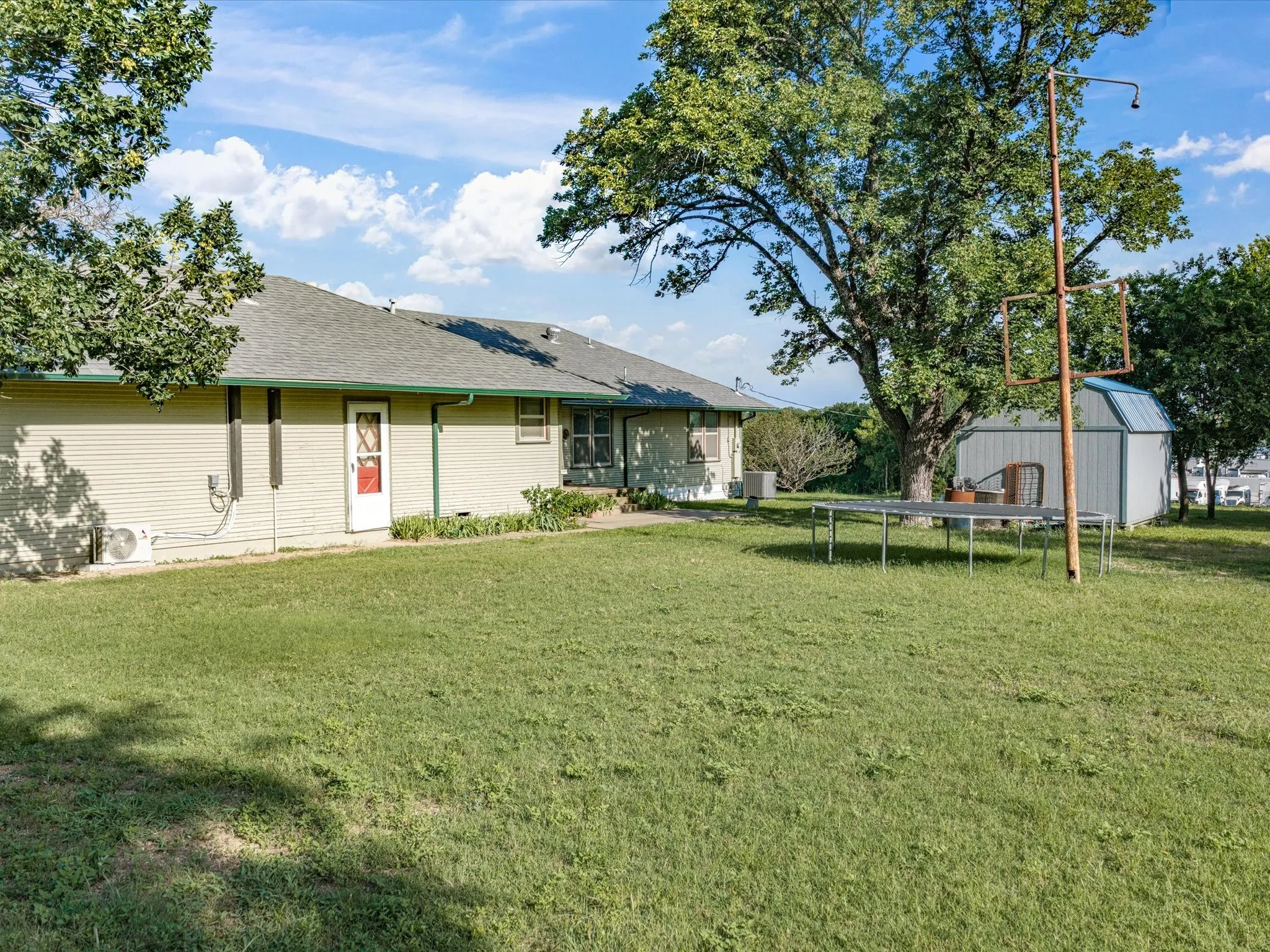 Single Family Residence For Sale in Ellis County , 301 Ovilla Road, Waxahachie, Texas 75167, 3 Bedroom, 2 Bathroom, Garage spaces, 2,536 Sqft, built in 1960, mls#21314545, Real Estate Agent in Waxahachie, Homes For Sale in Ellis county, Homes For Sale in Waxahachie, Realtor in Waxahachie Texas, Real Estate Brokerage Independent Realty Texas, Luminita Cordes Realtor