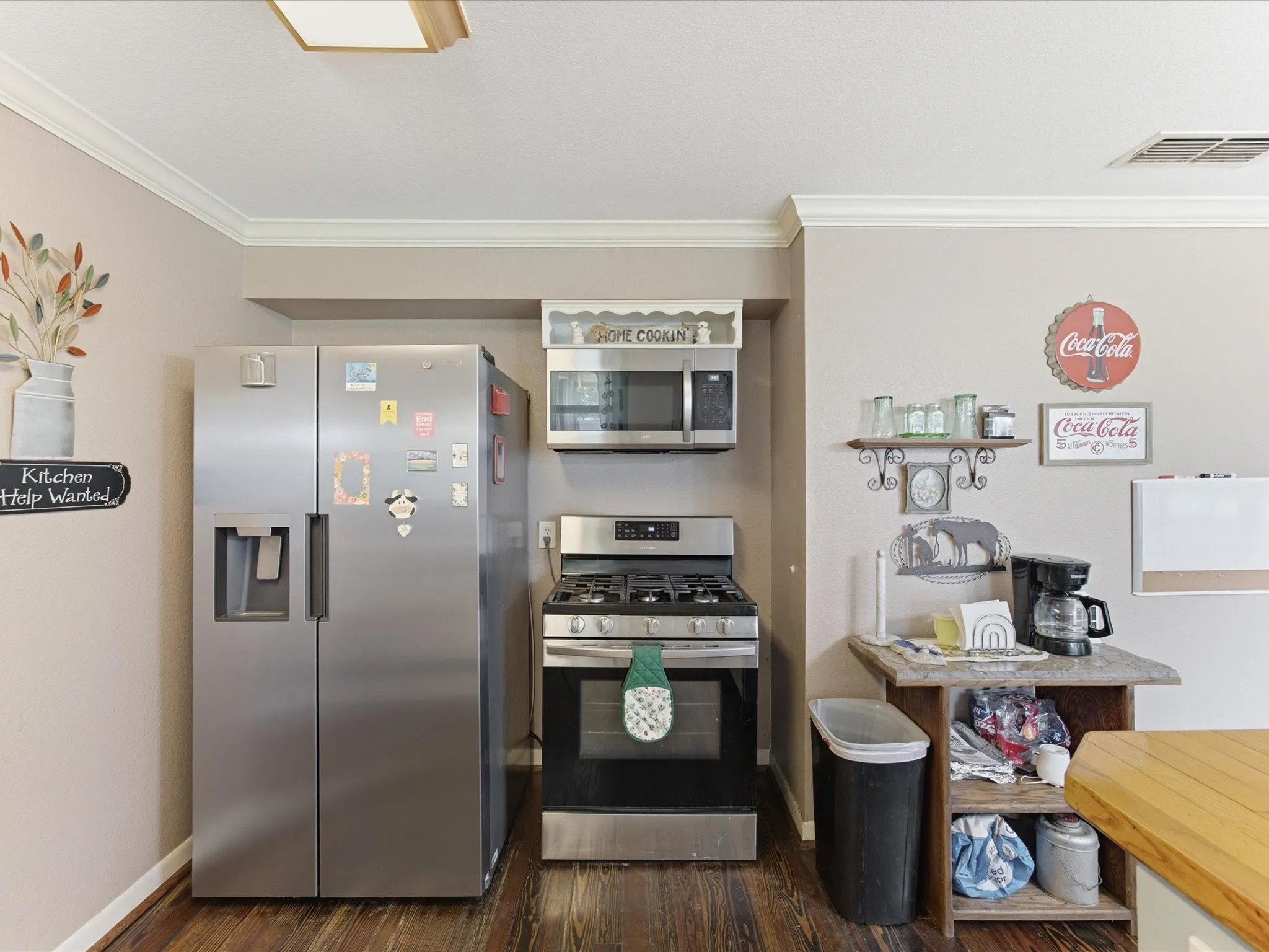 Single Family Residence For Sale in Ellis County , 301 Ovilla Road, Waxahachie, Texas 75167, 3 Bedroom, 2 Bathroom, Garage spaces, 2,536 Sqft, built in 1960, mls#21314545, Real Estate Agent in Waxahachie, Homes For Sale in Ellis county, Homes For Sale in Waxahachie, Realtor in Waxahachie Texas, Real Estate Brokerage Independent Realty Texas, Luminita Cordes Realtor