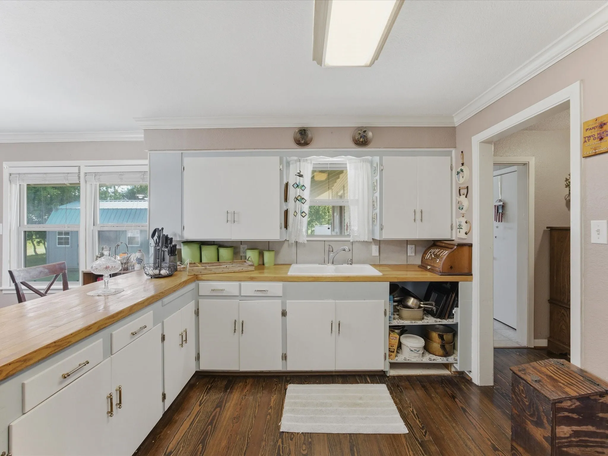 Single Family Residence For Sale in Ellis County , 301 Ovilla Road, Waxahachie, Texas 75167, 3 Bedroom, 2 Bathroom, Garage spaces, 2,536 Sqft, built in 1960, mls#21314545, Real Estate Agent in Waxahachie, Homes For Sale in Ellis county, Homes For Sale in Waxahachie, Realtor in Waxahachie Texas, Real Estate Brokerage Independent Realty Texas, Luminita Cordes Realtor