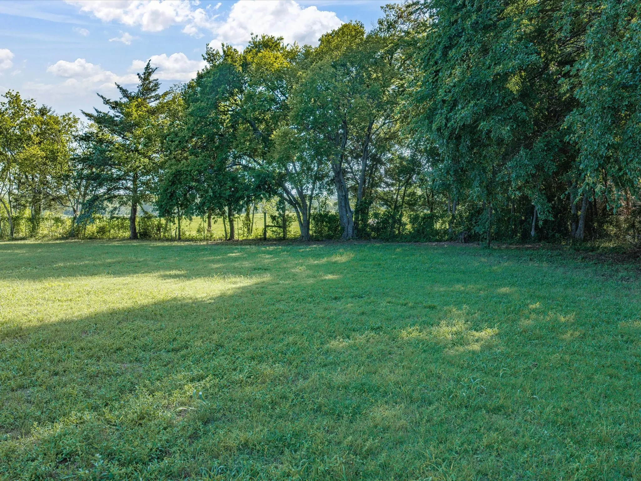 Single Family Residence For Sale in Ellis County , 301 Ovilla Road, Waxahachie, Texas 75167, 3 Bedroom, 2 Bathroom, Garage spaces, 2,536 Sqft, built in 1960, mls#21314545, Real Estate Agent in Waxahachie, Homes For Sale in Ellis county, Homes For Sale in Waxahachie, Realtor in Waxahachie Texas, Real Estate Brokerage Independent Realty Texas, Luminita Cordes Realtor