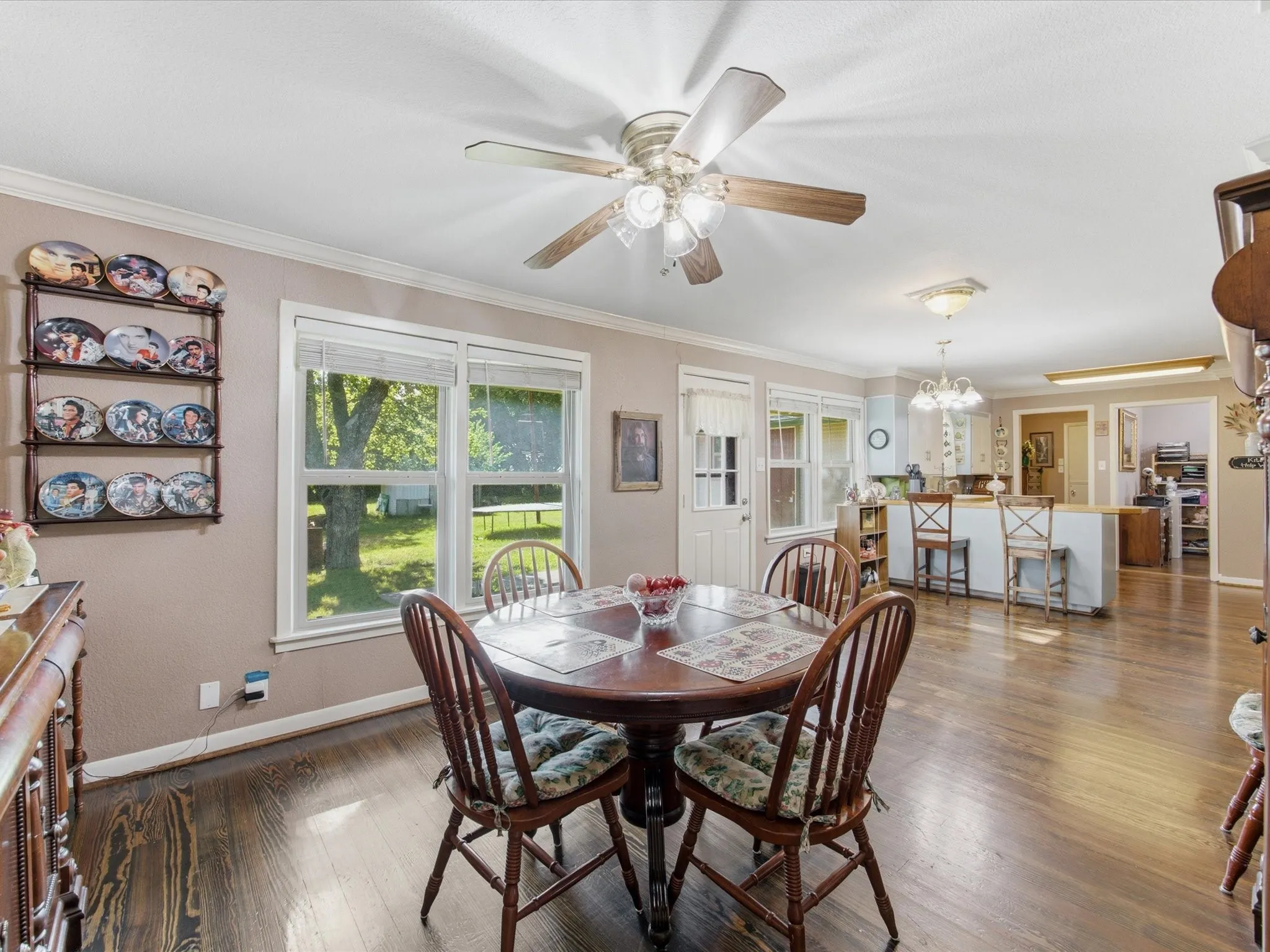Single Family Residence For Sale in Ellis County , 301 Ovilla Road, Waxahachie, Texas 75167, 3 Bedroom, 2 Bathroom, Garage spaces, 2,536 Sqft, built in 1960, mls#21314545, Real Estate Agent in Waxahachie, Homes For Sale in Ellis county, Homes For Sale in Waxahachie, Realtor in Waxahachie Texas, Real Estate Brokerage Independent Realty Texas, Luminita Cordes Realtor