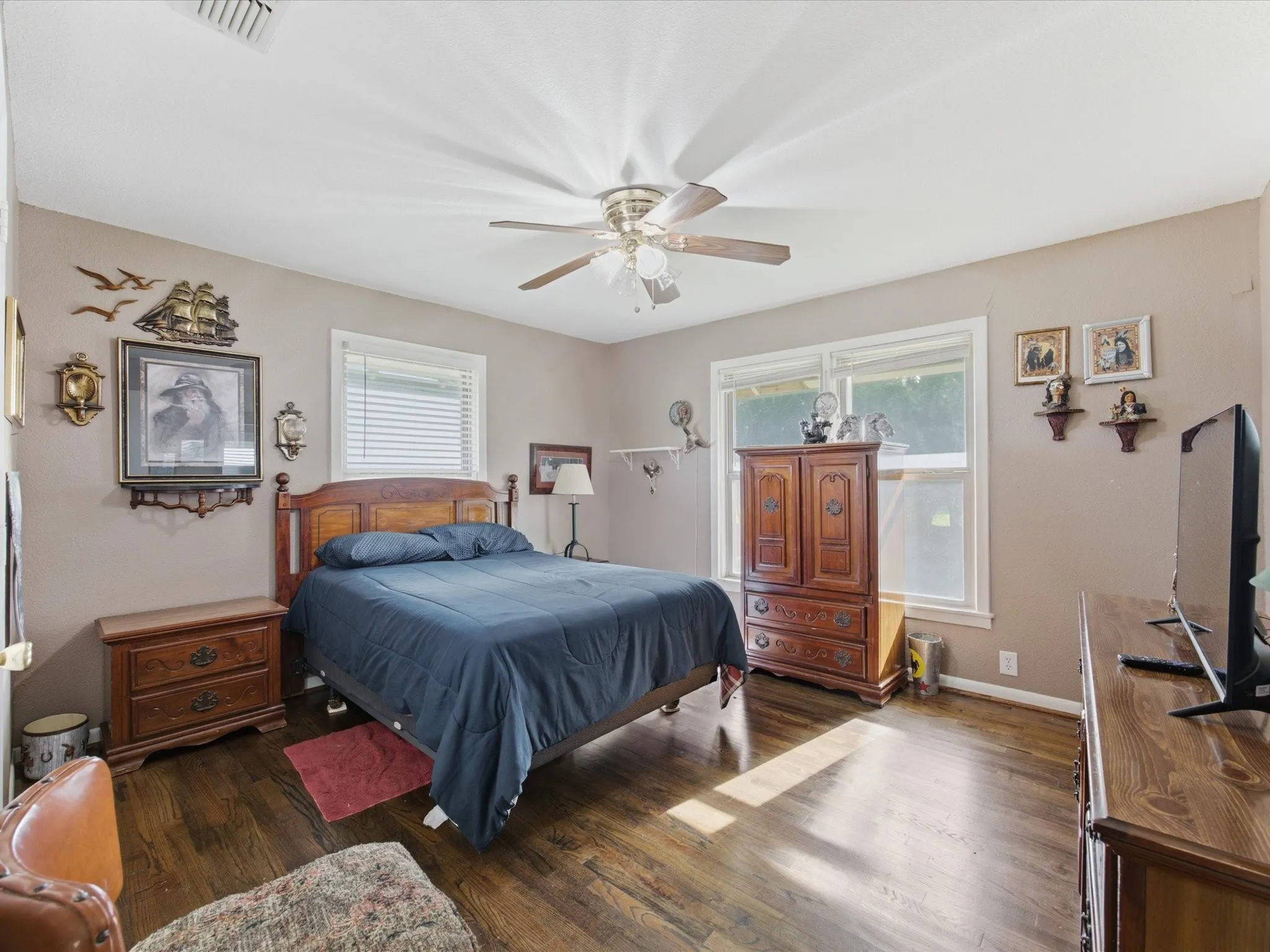 Single Family Residence For Sale in Ellis County , 301 Ovilla Road, Waxahachie, Texas 75167, 3 Bedroom, 2 Bathroom, Garage spaces, 2,536 Sqft, built in 1960, mls#21314545, Real Estate Agent in Waxahachie, Homes For Sale in Ellis county, Homes For Sale in Waxahachie, Realtor in Waxahachie Texas, Real Estate Brokerage Independent Realty Texas, Luminita Cordes Realtor